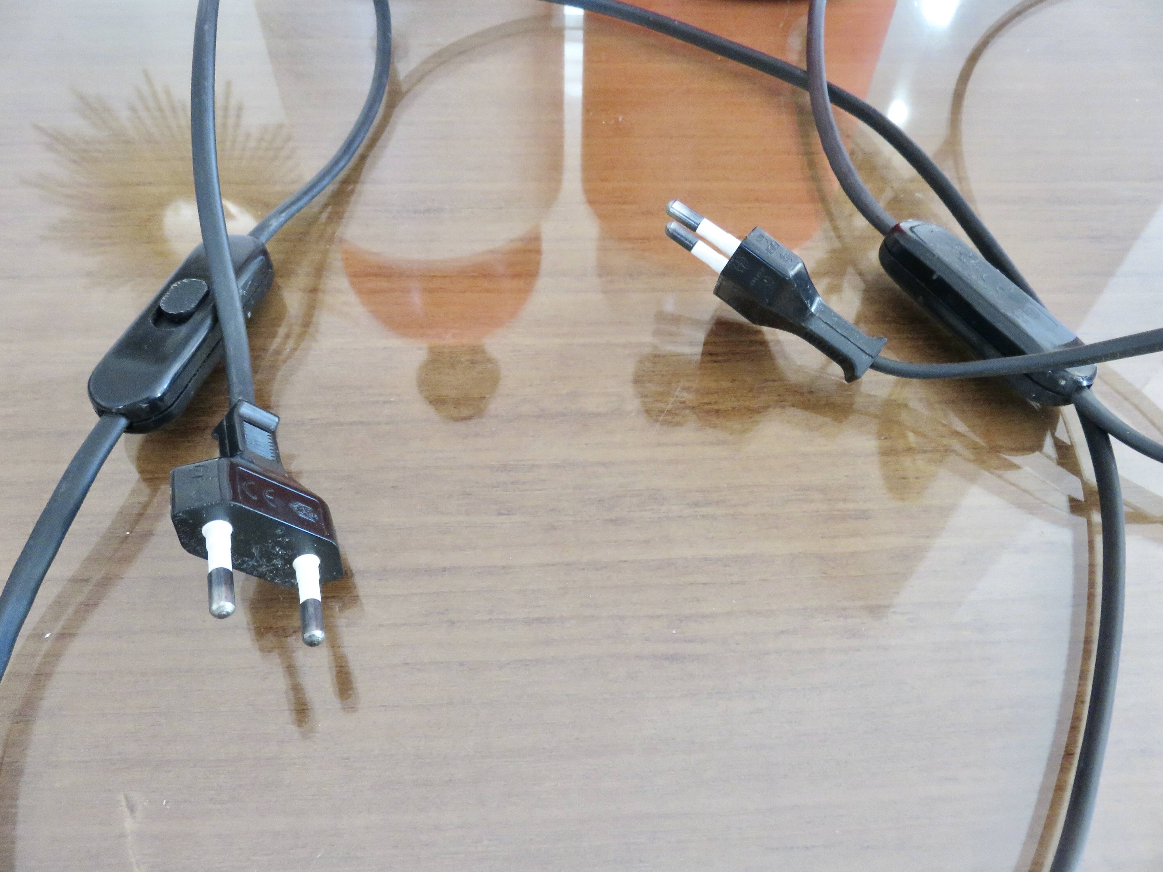 Pair of red and white ceramic lamps from the 80s