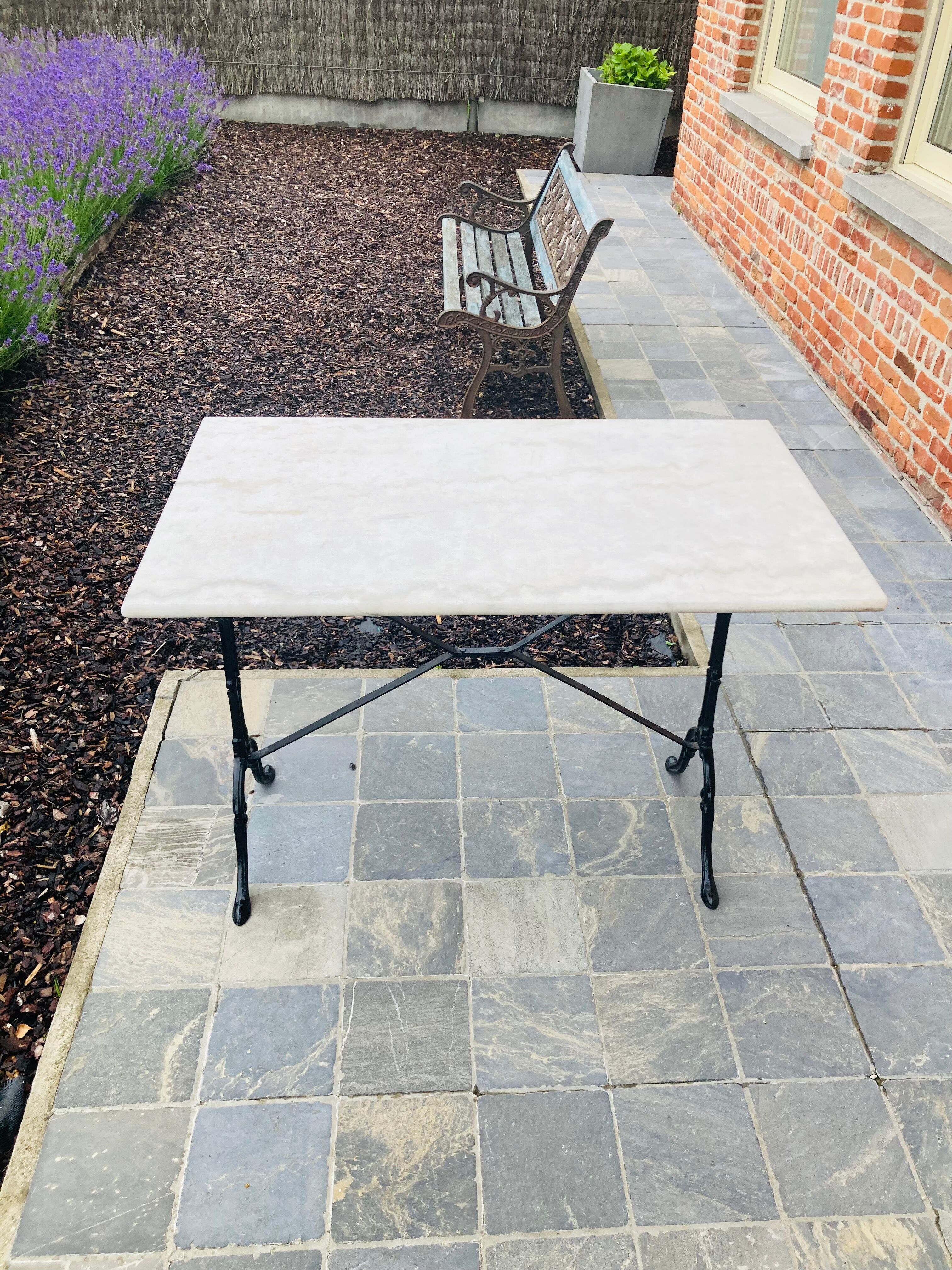 Table bistrot en marbre de carrare