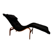 Model 36 lounge chair called "Pernilla" by Bruno Mathsson