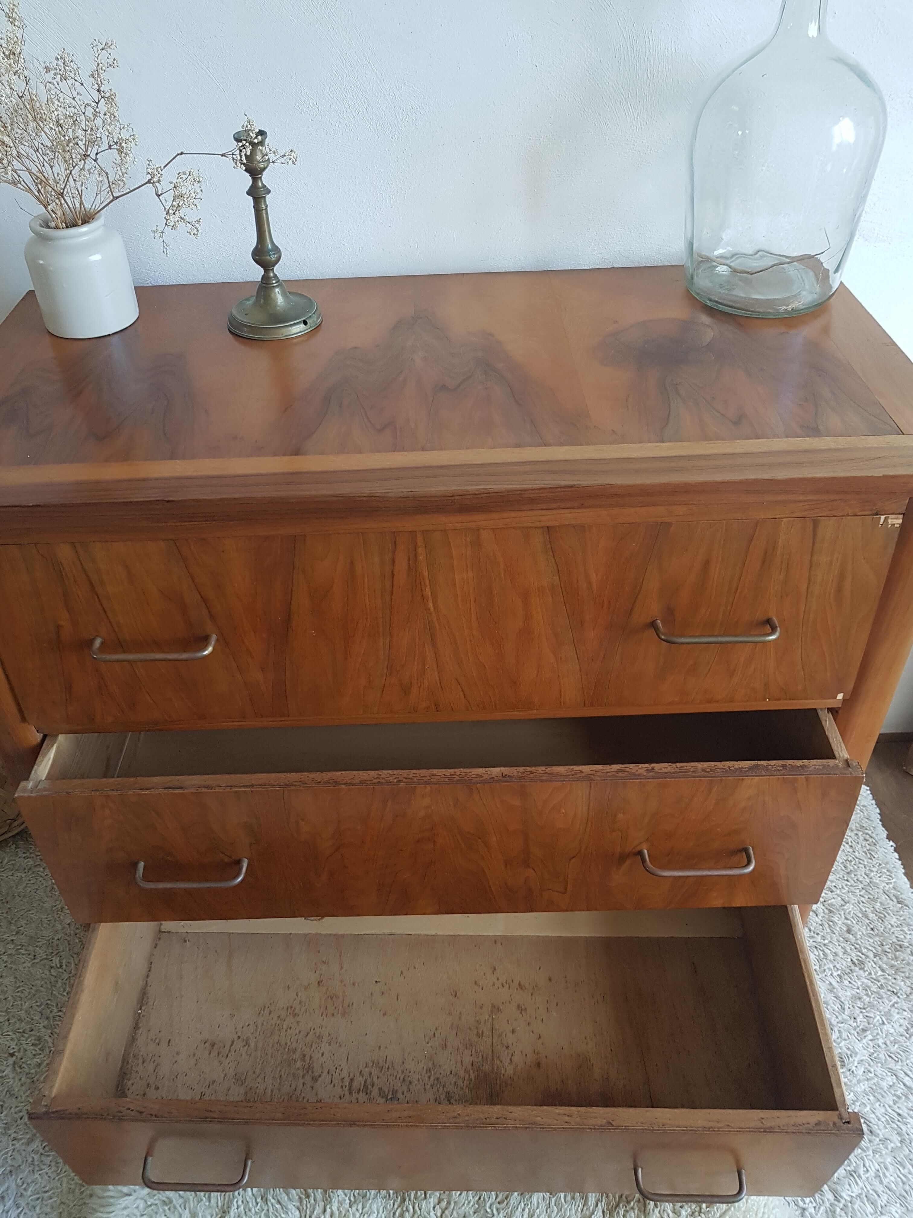 Dresser circa 60s - compass feet