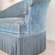 Banquette crapaud en velours bleu ras
