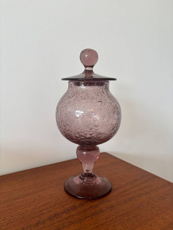 Bonbonnière en verre soufflé bullé violet, style Biot