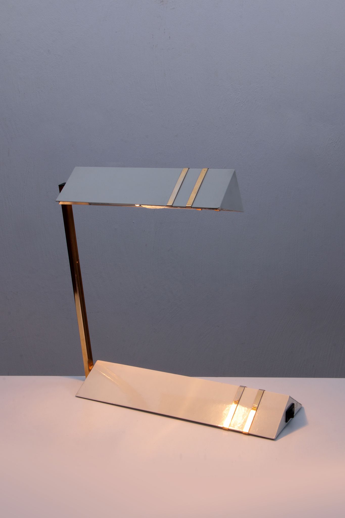 Italian desk lamp nice sleek design, 1960