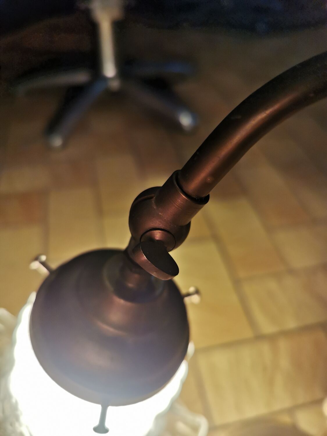 Desk lamp