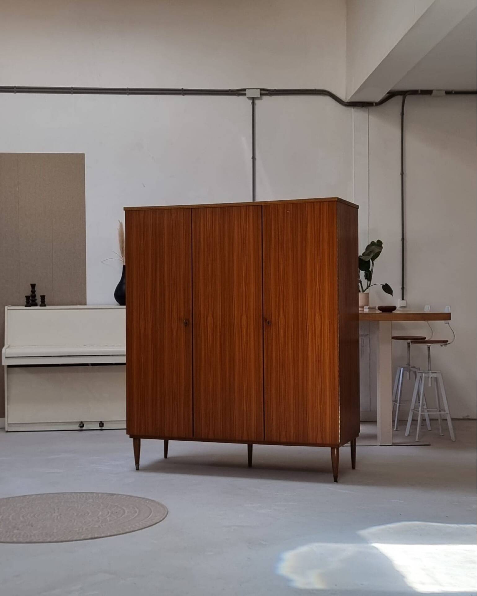 Armoire du milieu du siècle