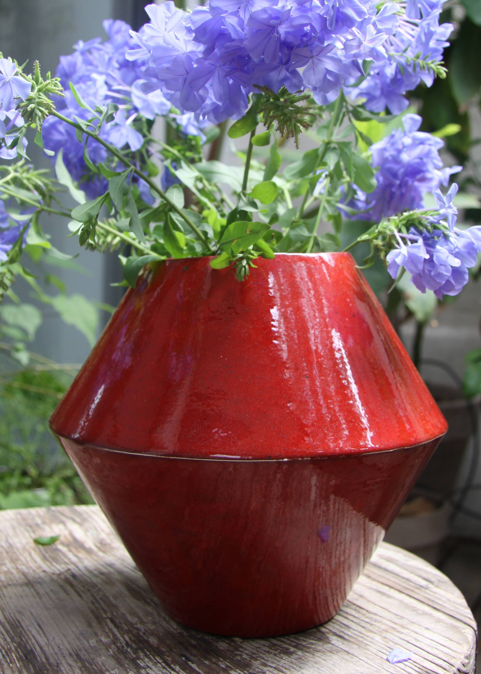 Vase en faënce rouge forme losange