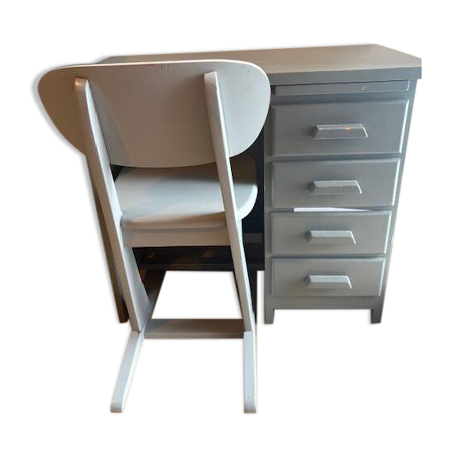Accounting office and its roller chair from laurette's