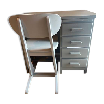 Accounting office and its roller chair from laurette's