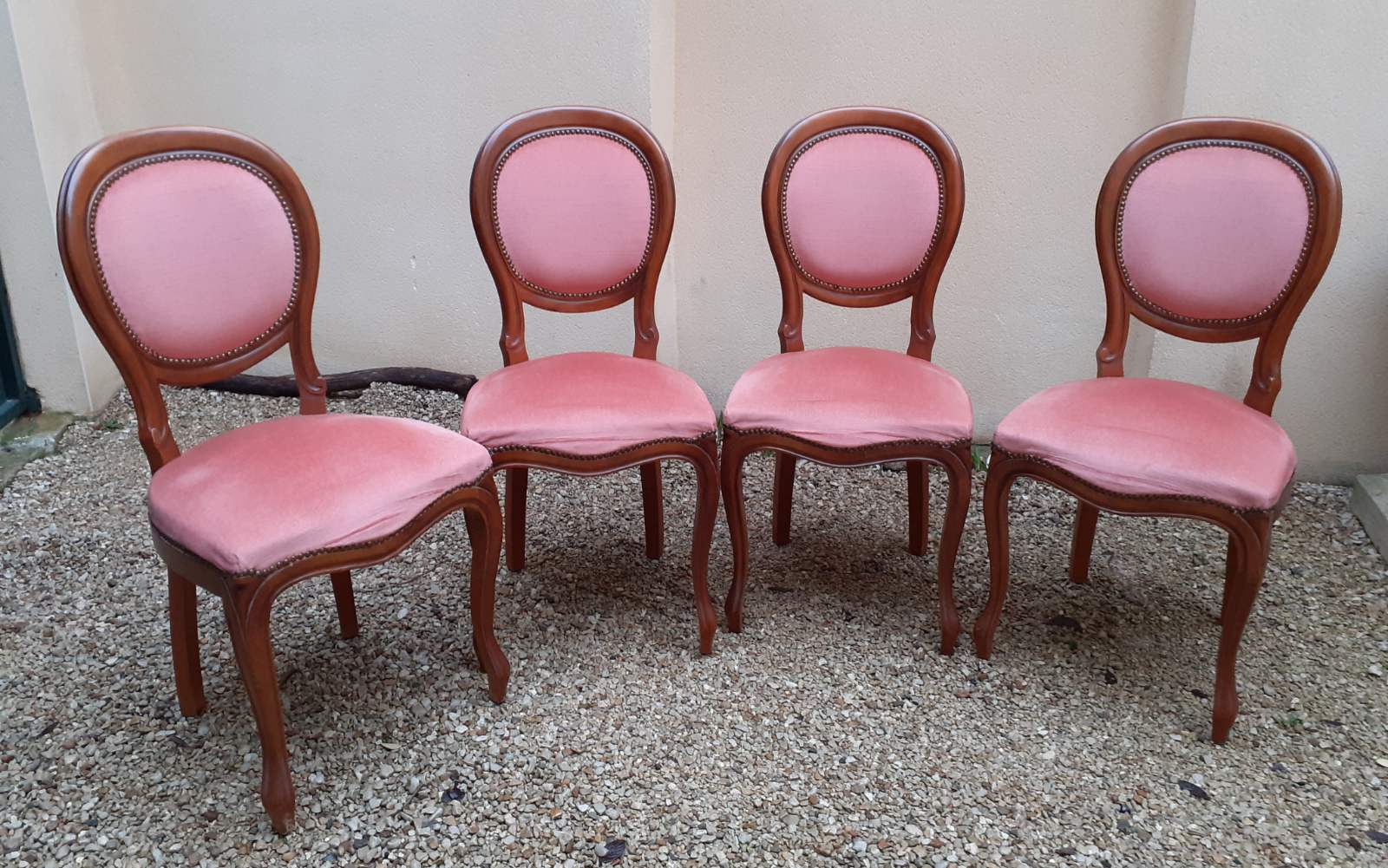 Lot de 4 chaises médaillon de style Louis Philippe