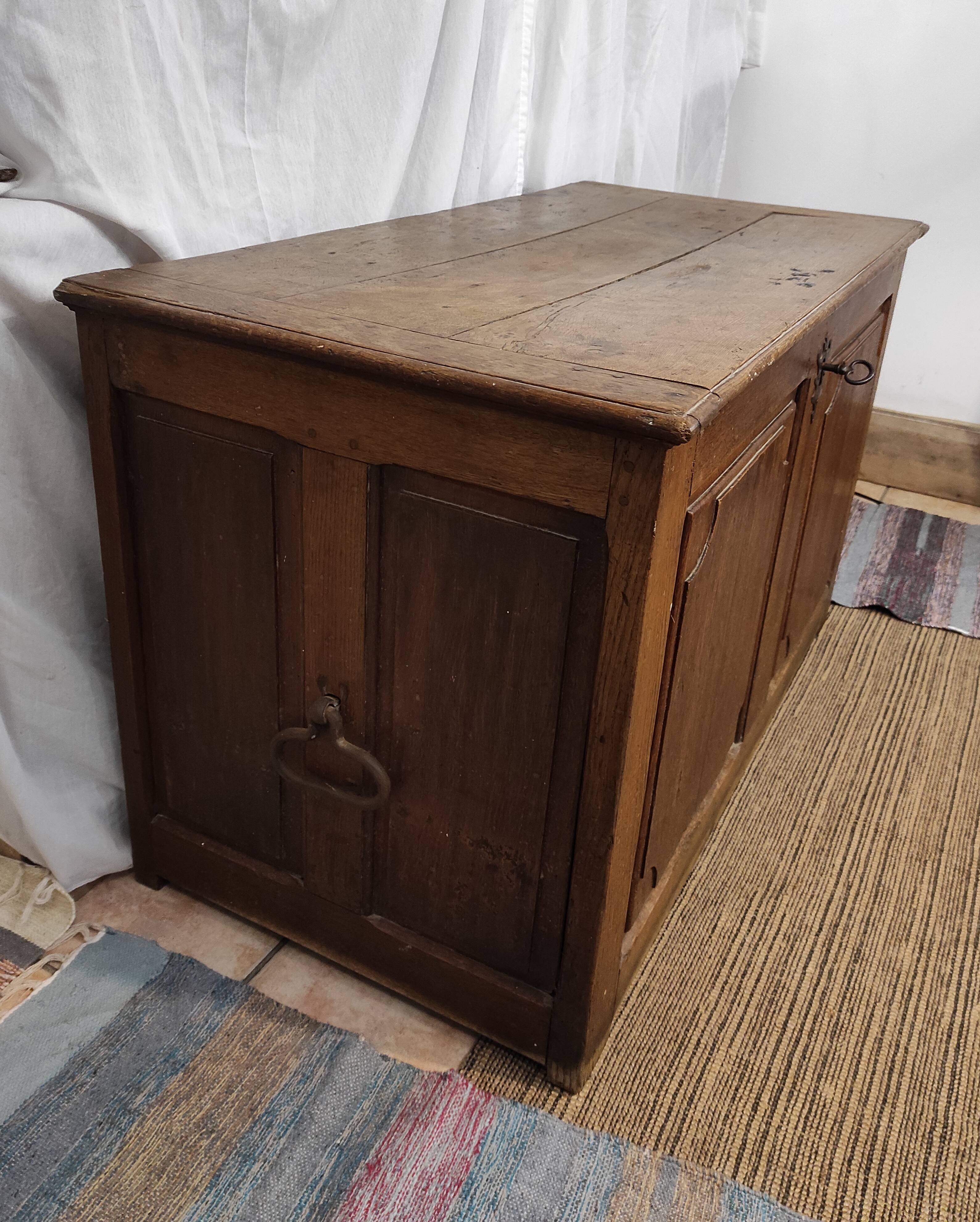 Trunk / trunk in oak 19th