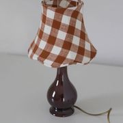 Lampe vintage recyclée — pied céramique brun, abat-jour vichy terracotta
