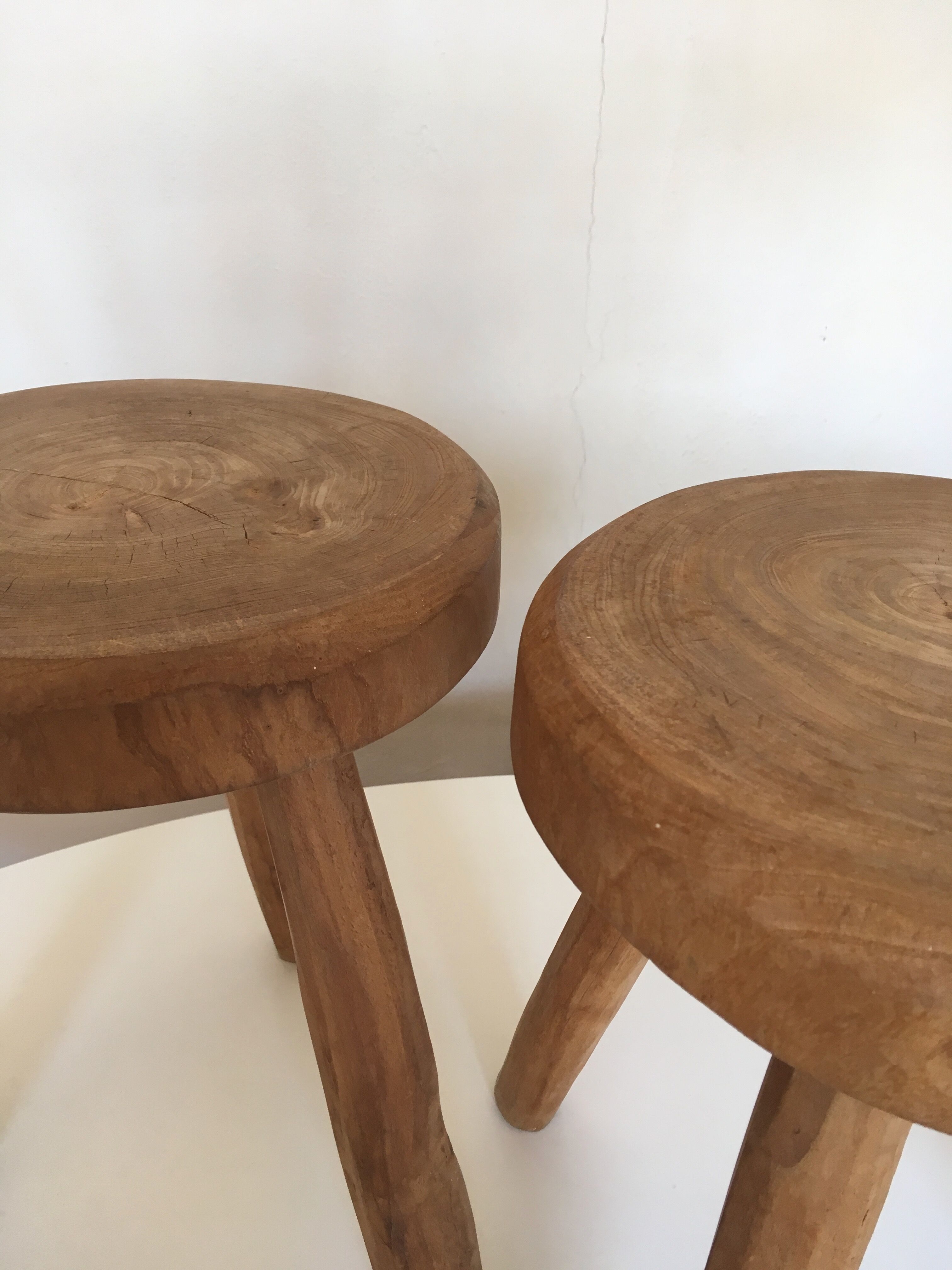 Pair of tripod stools of farm in raw Elm