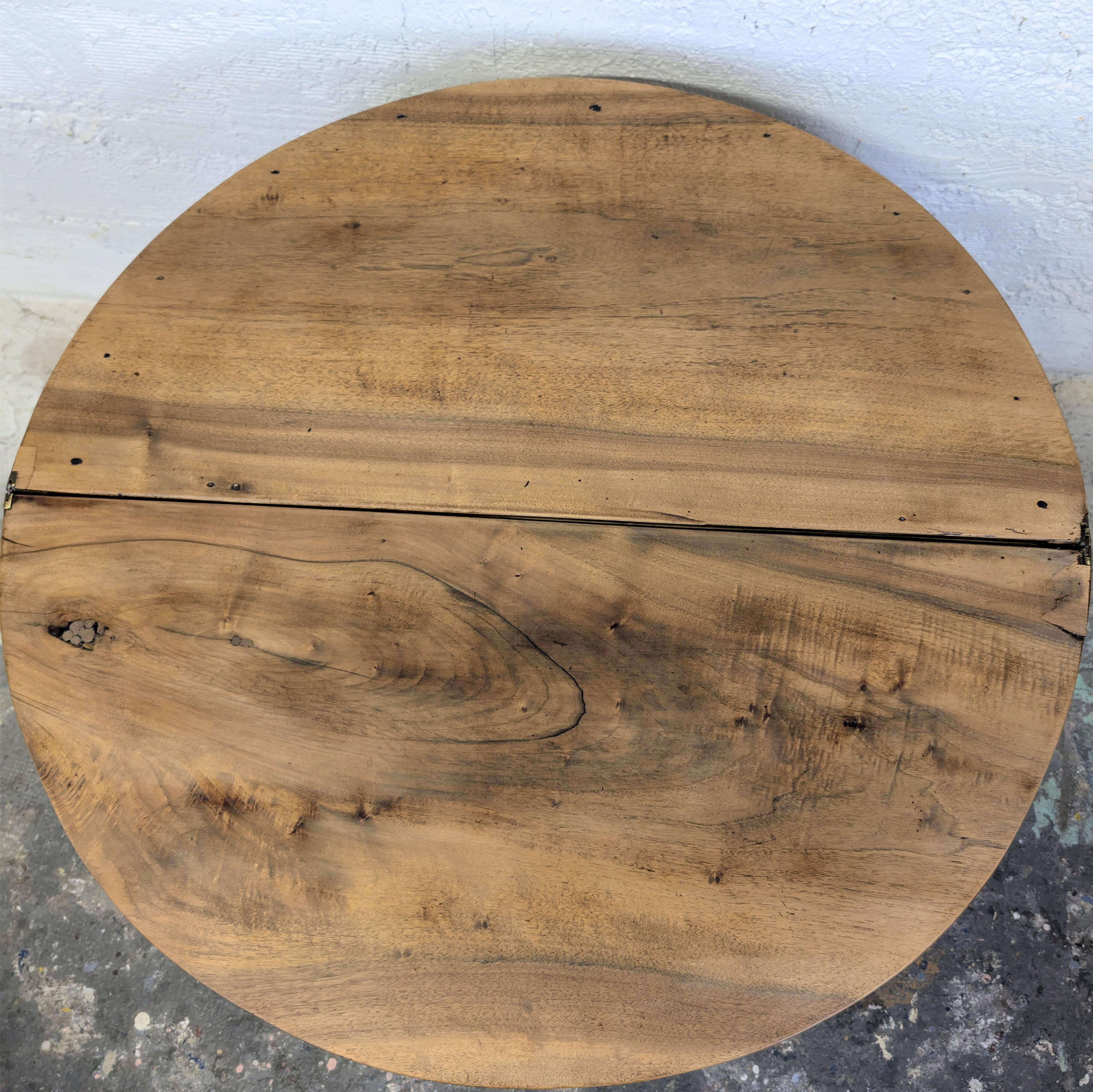 Half-moon table in walnut