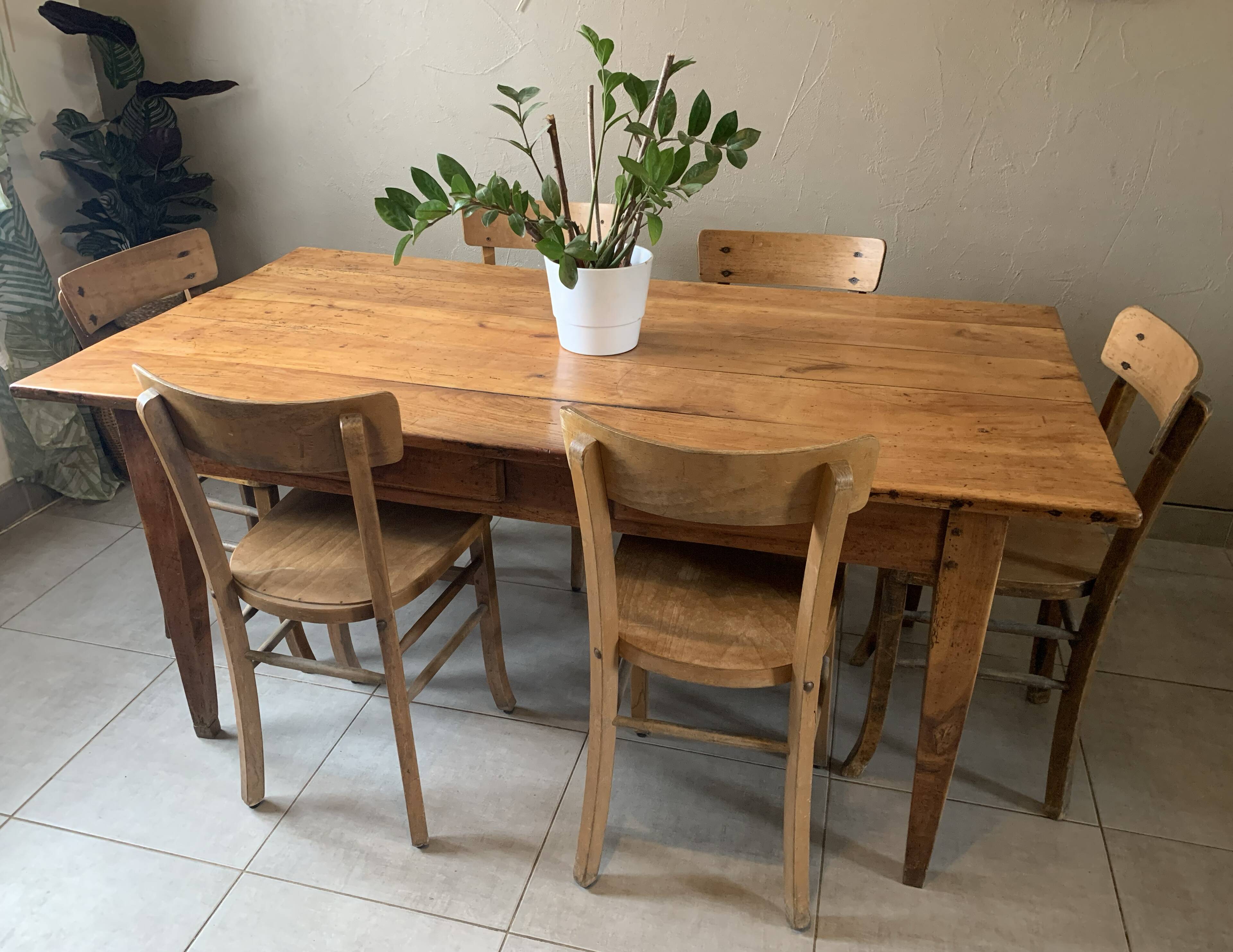 Large vintage farmhouse table from the 50s in solid wood (oak)