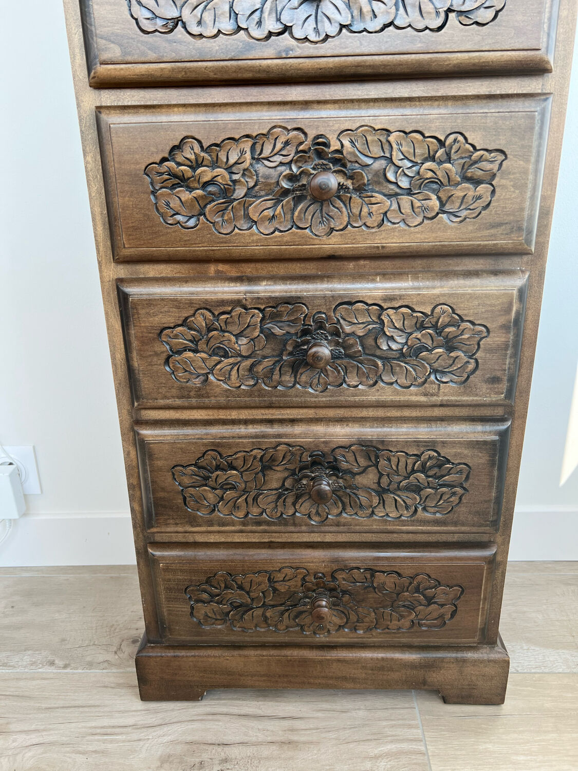 Carved wooden chiffonnier