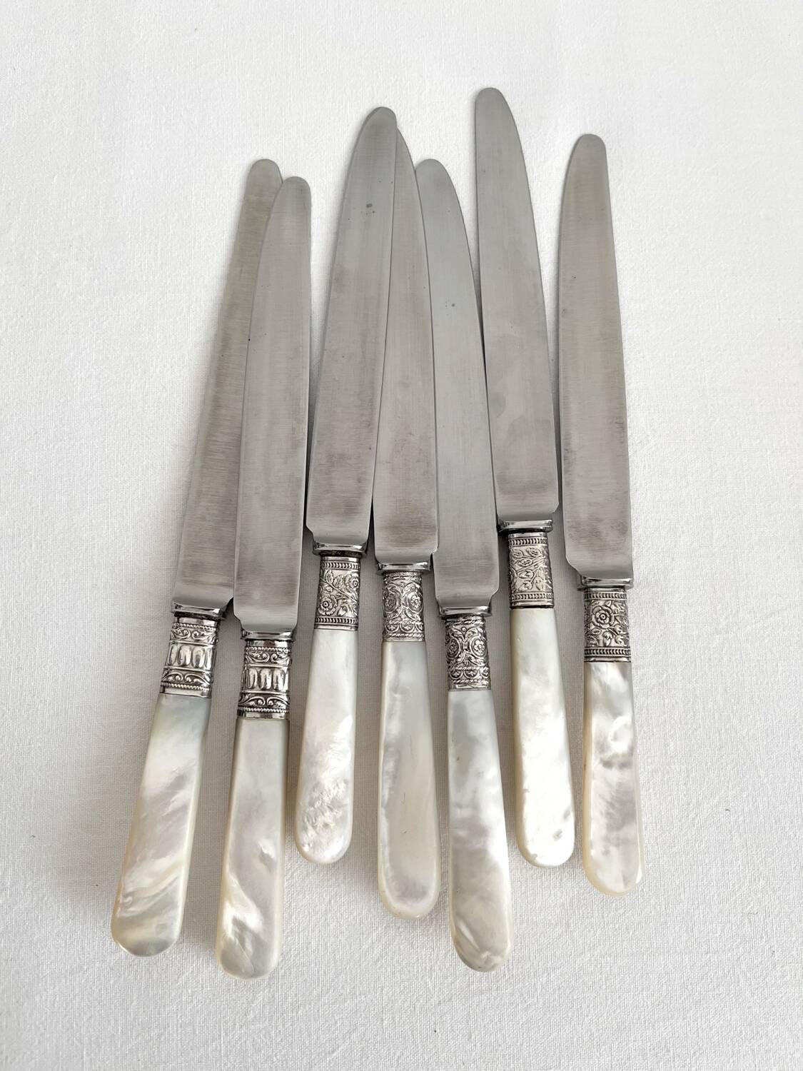 Antique table knives in mother-of-pearl and silver-plated metal