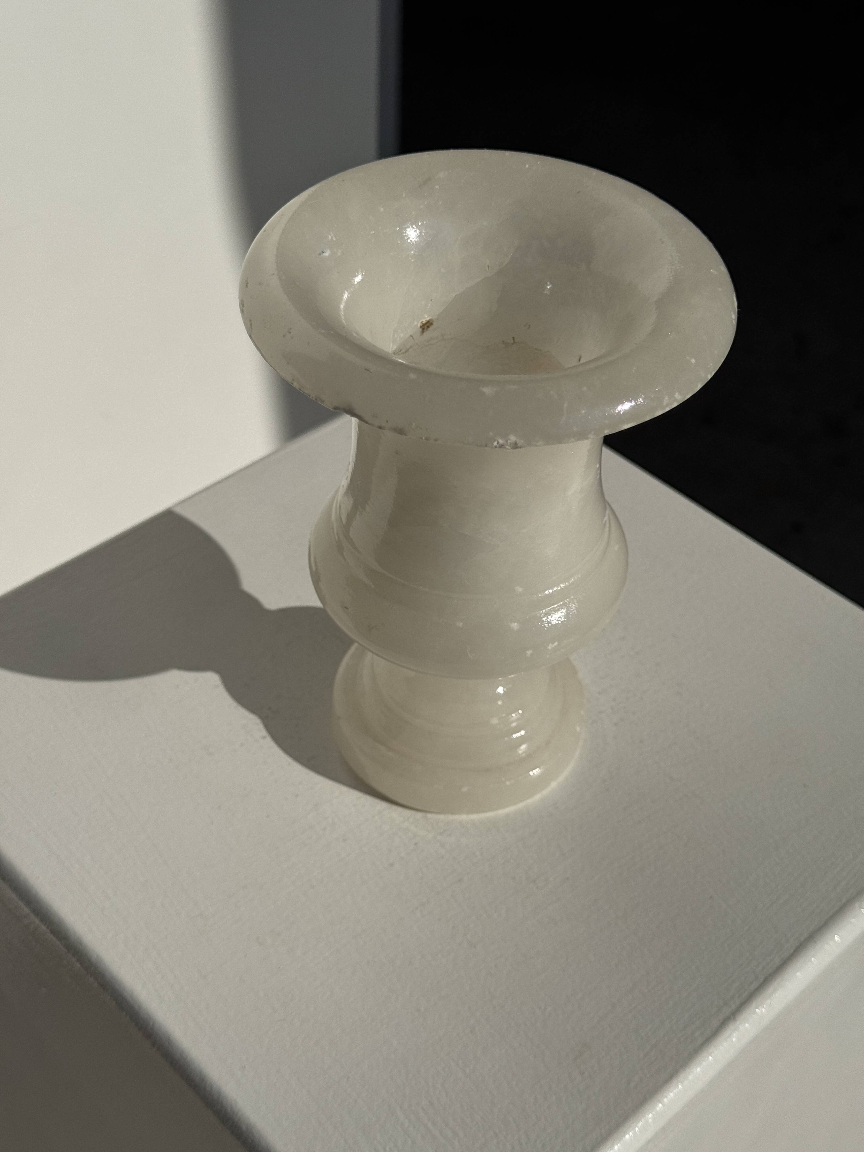 Small Médicis vase in alabaster H15.5 D11
