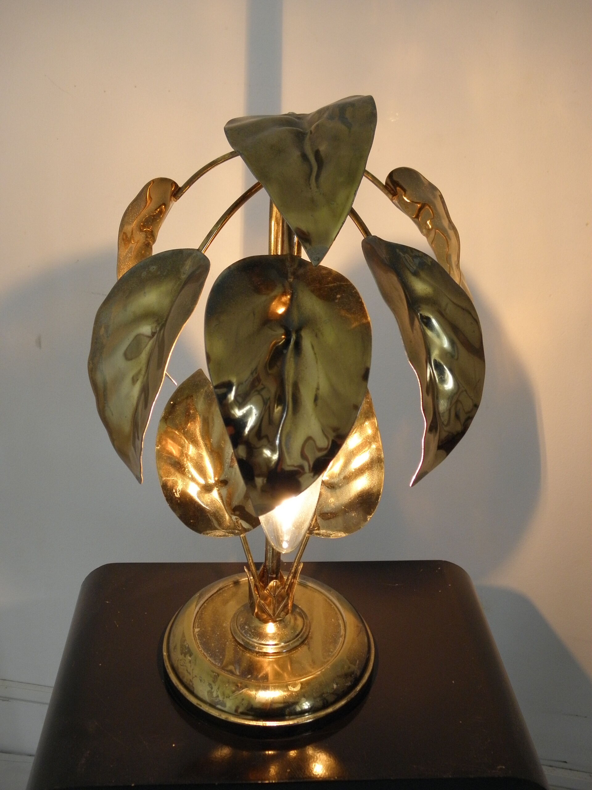 Lampe feuillage en métal doré vintage 1970