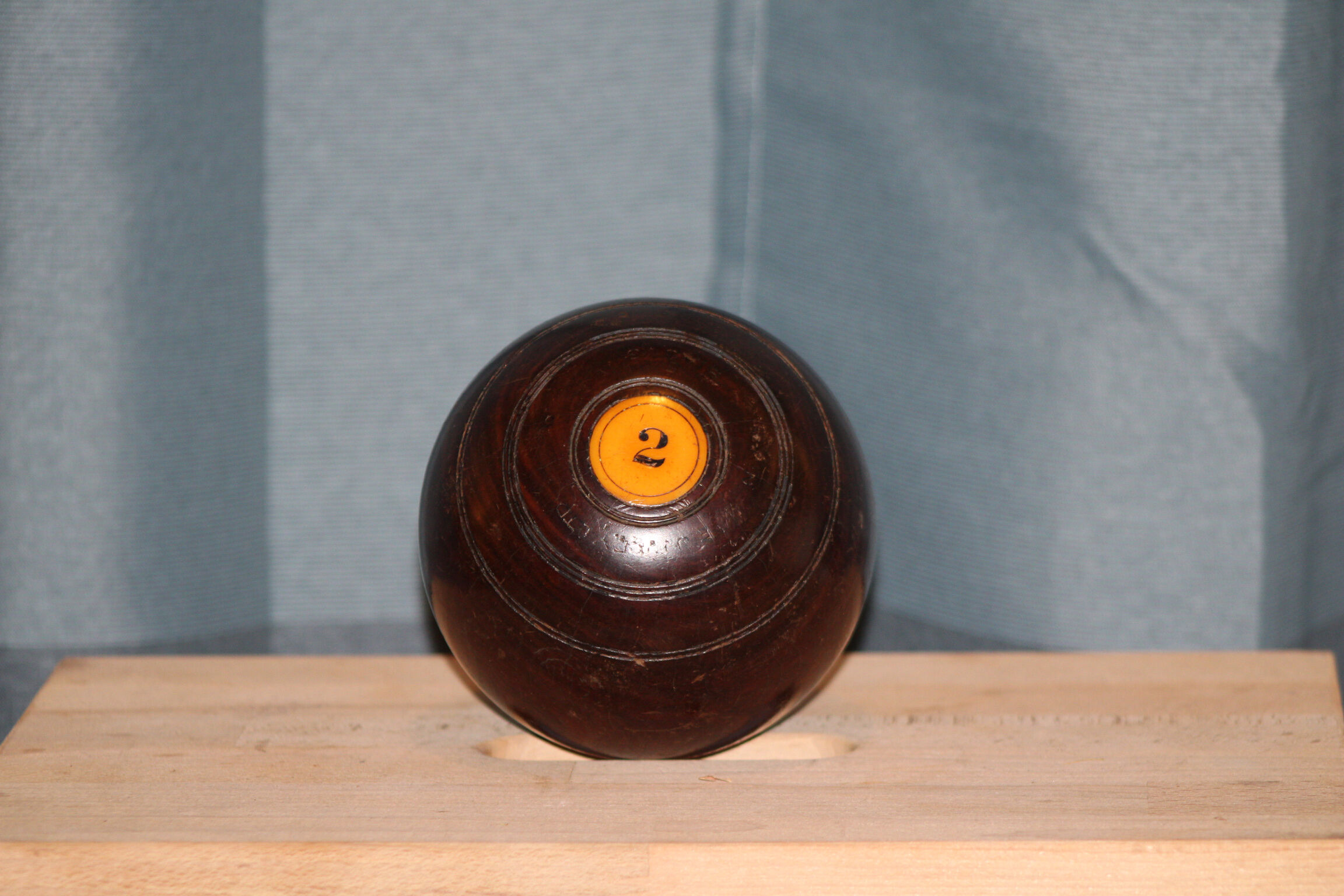 Boulingrin ball in Gaïac wood of 1,3kg