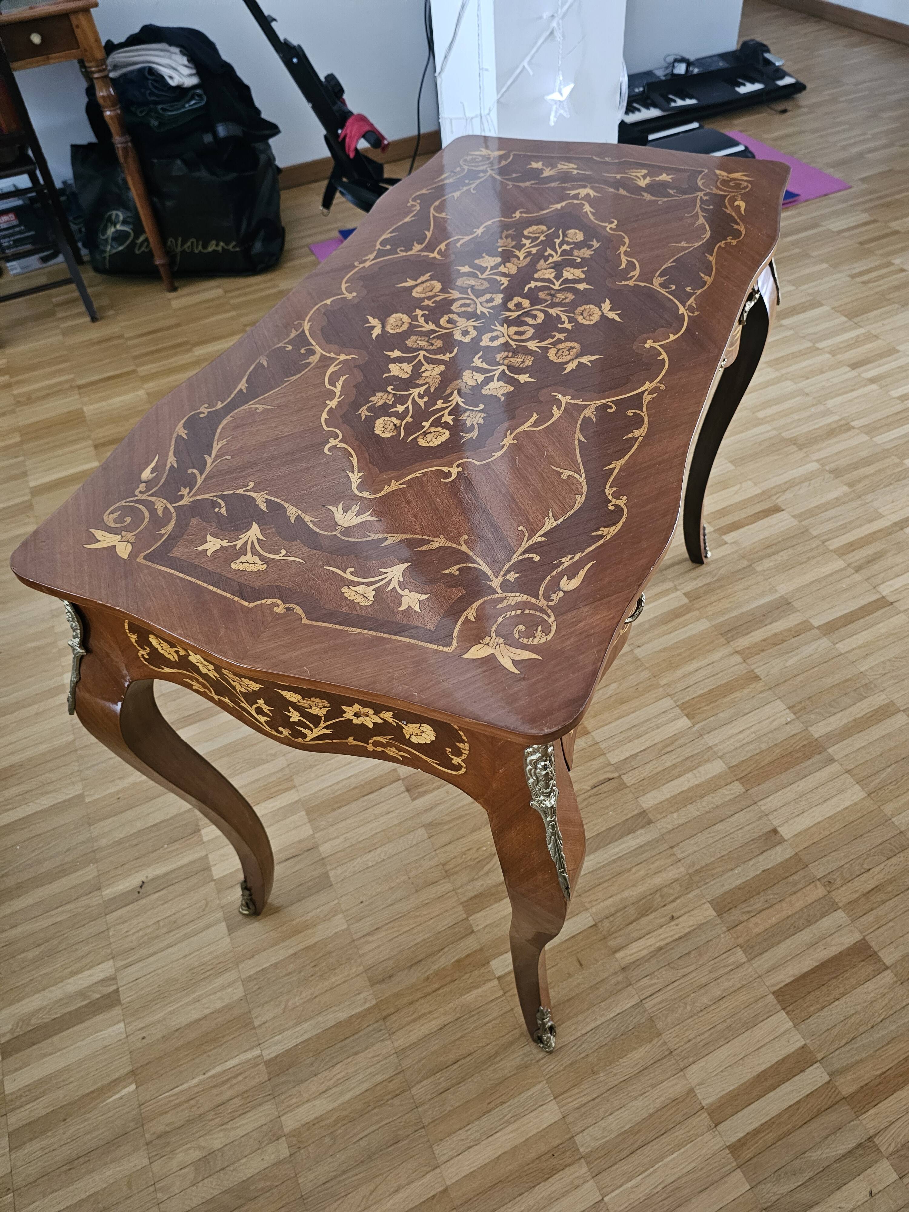 Bureau de style Baroque, 3 tiroirs