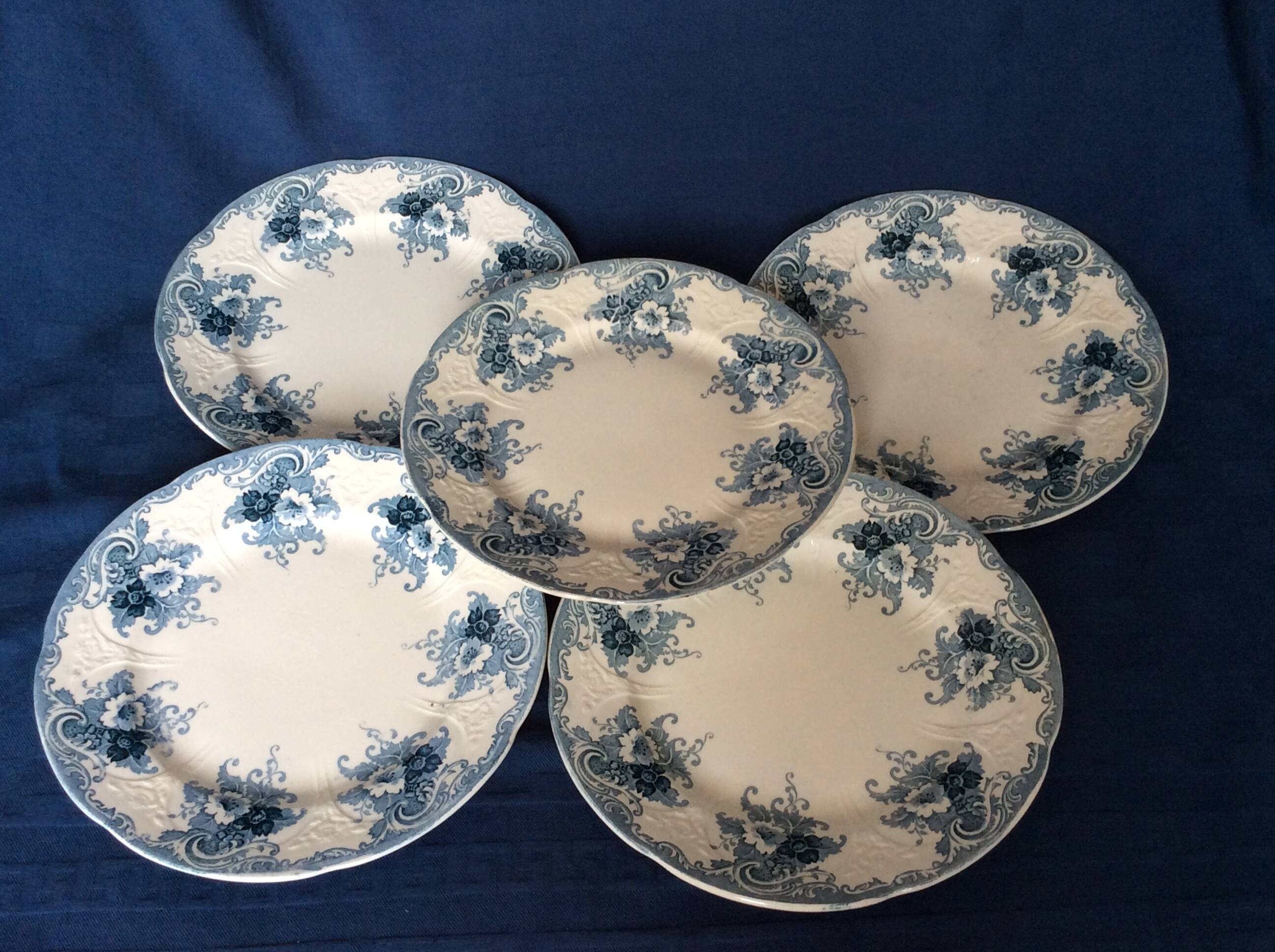 5 small Longwy plates, Gobelins model, late 19th century