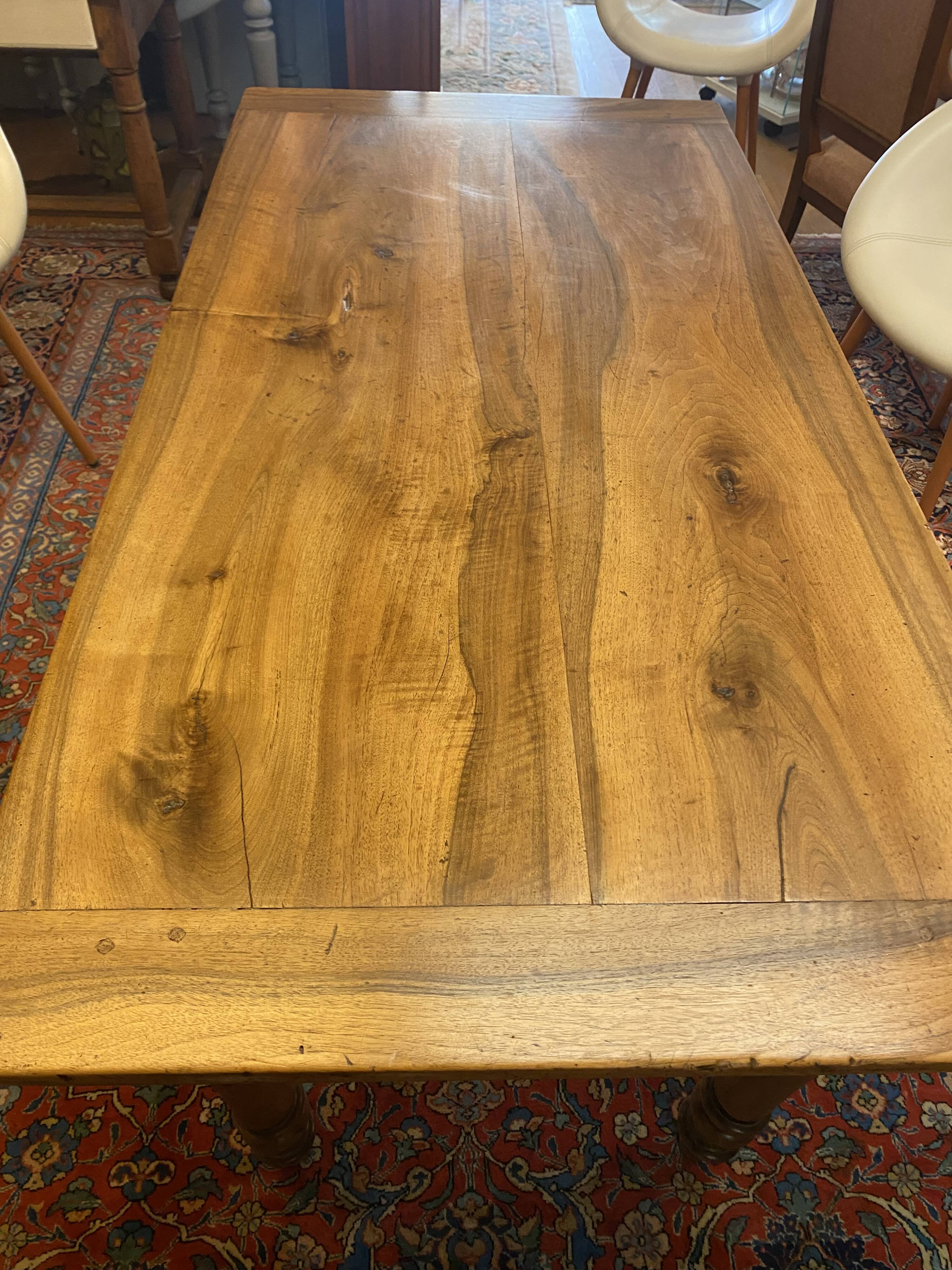 office table in blond walnut, turned legs, beautiful patina, excellent condition.