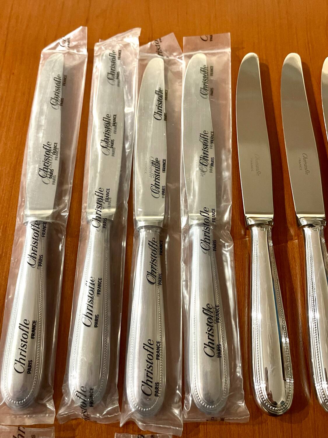 Christofle pearls, 24 knives excellent condition with box