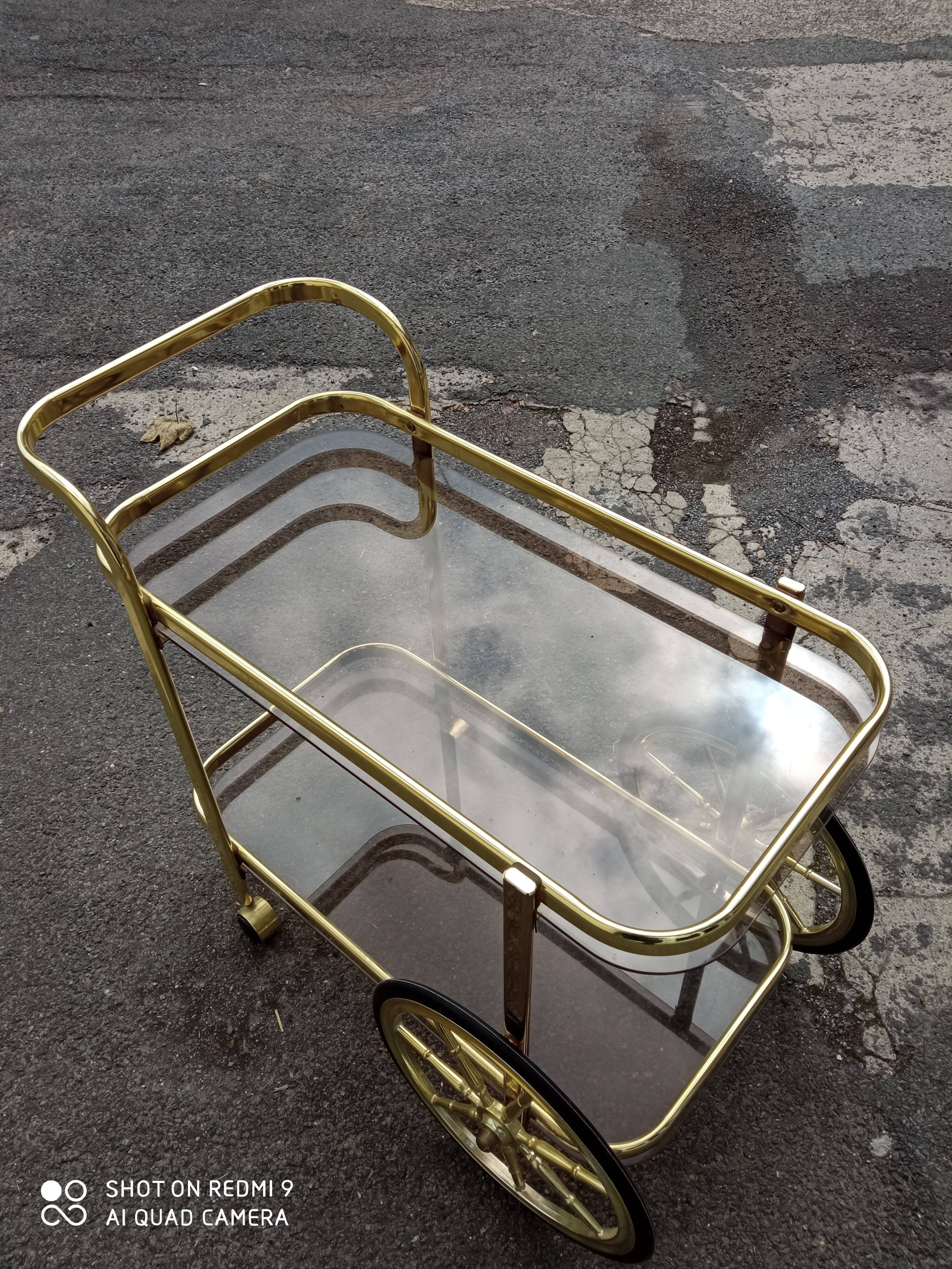 Serving table of the 70