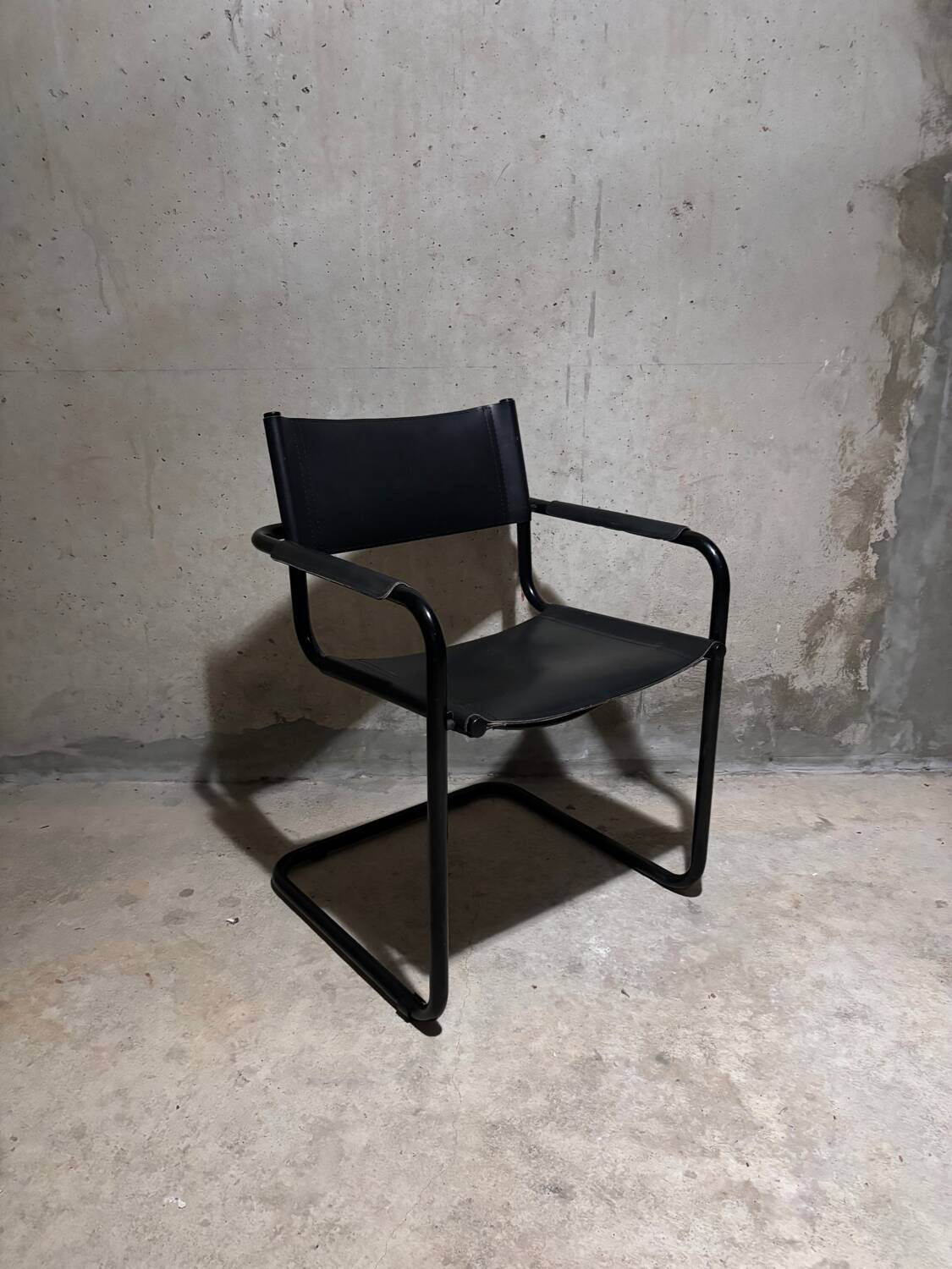 Bauhaus Cantilever Chair Black Leather on Black Chrome