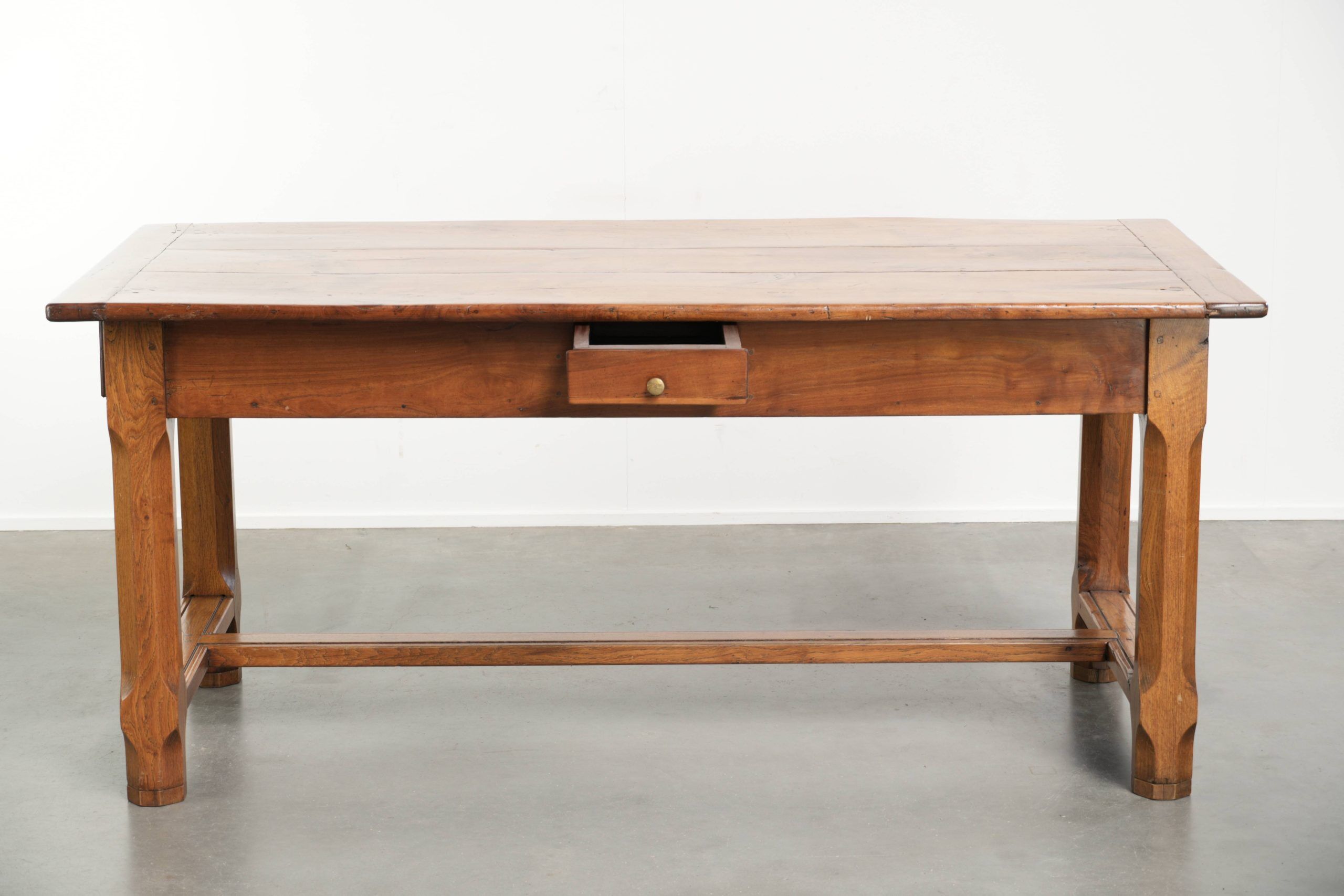 French dining table from the 18th century with a fruitwood top and oak base