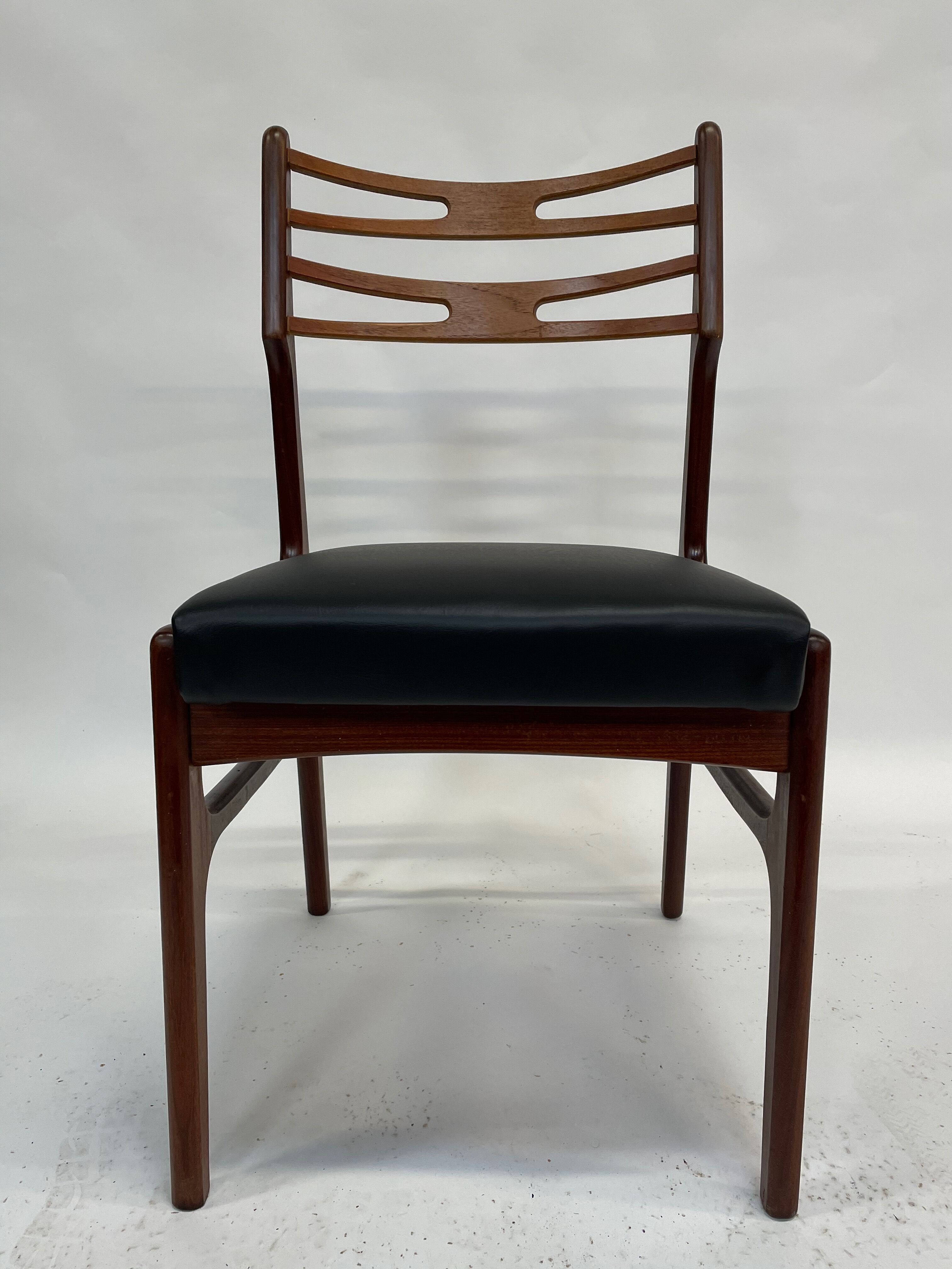 Set of five dining chairs by Johannes Andersen, model 101 Danish Design