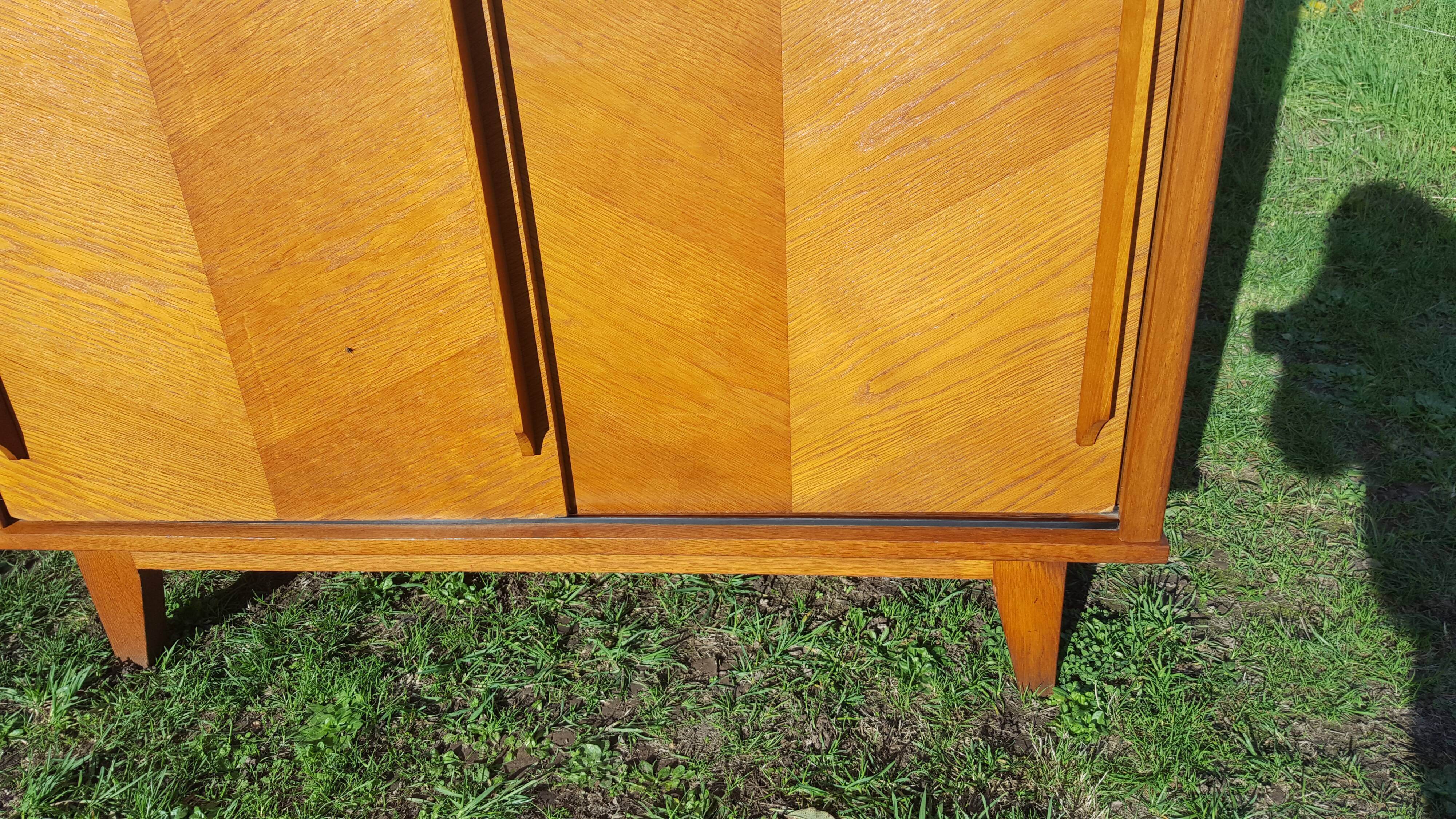 Scandinavian wardrobe foot compas vintage