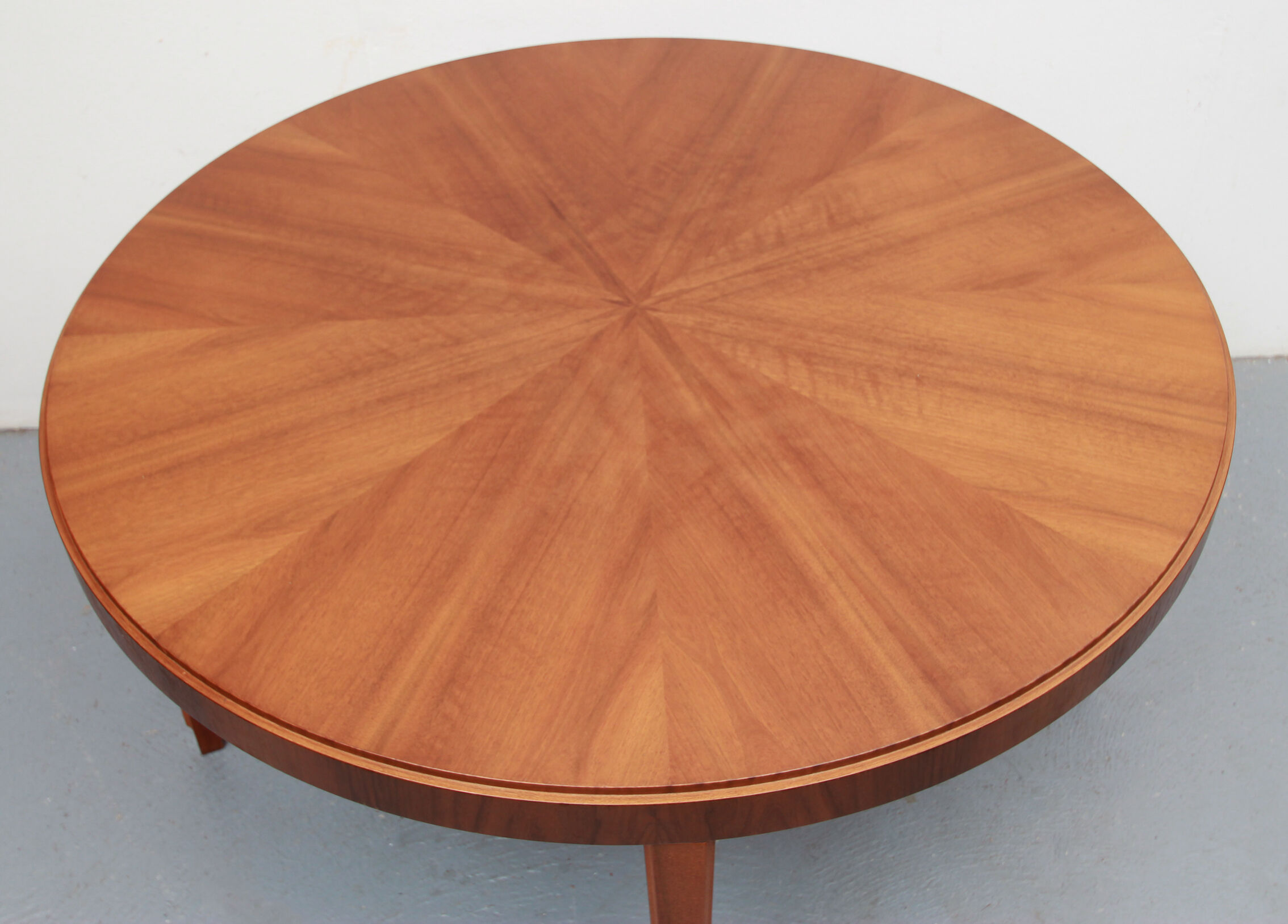 1950s round coffeetable in walnut
