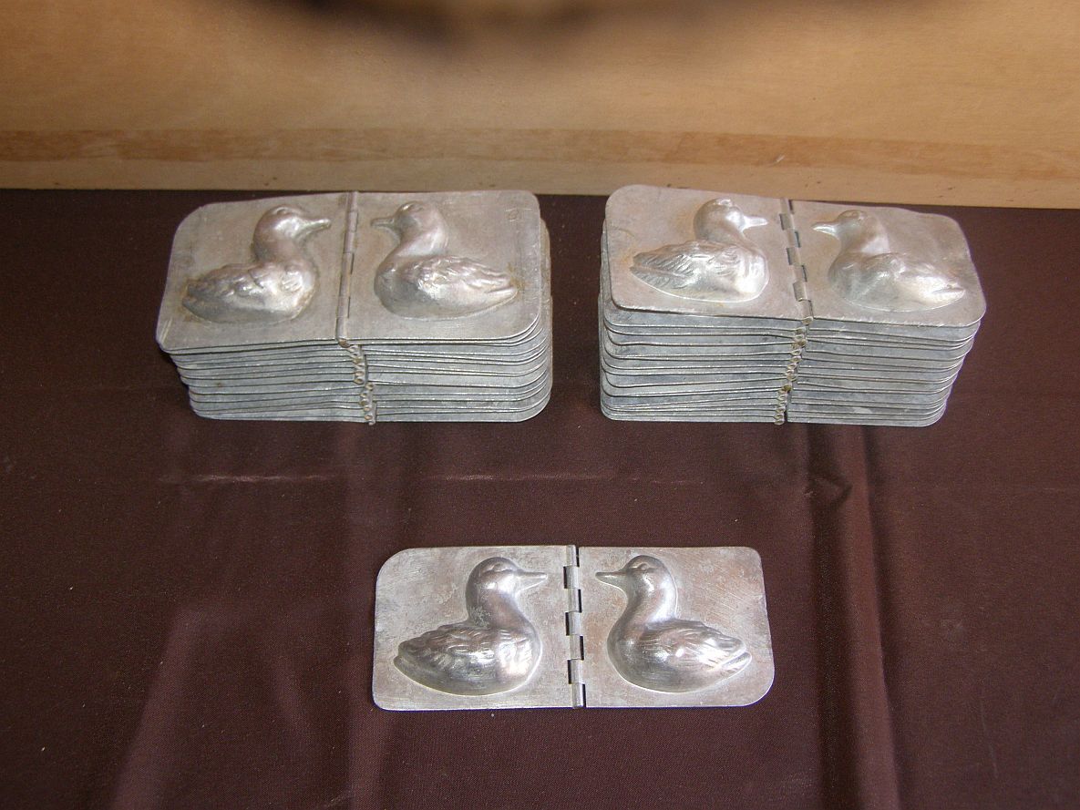 Set of 32 aluminum duck shaped pastry molds