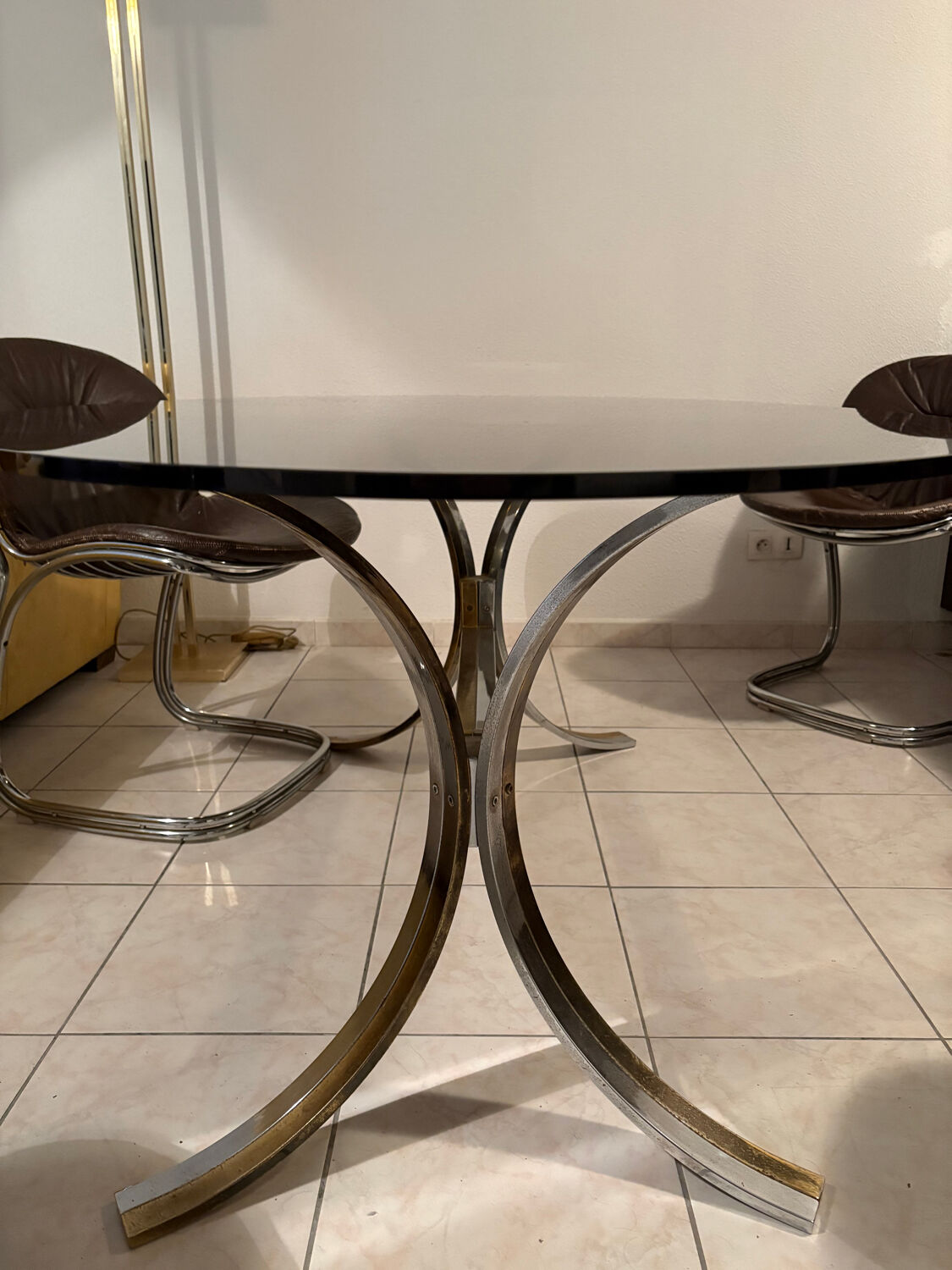 Table and chairs in the style of Gastone Rinaldi.