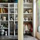 Standing man, cabinet with 1 door, 3 shelves in beige wood