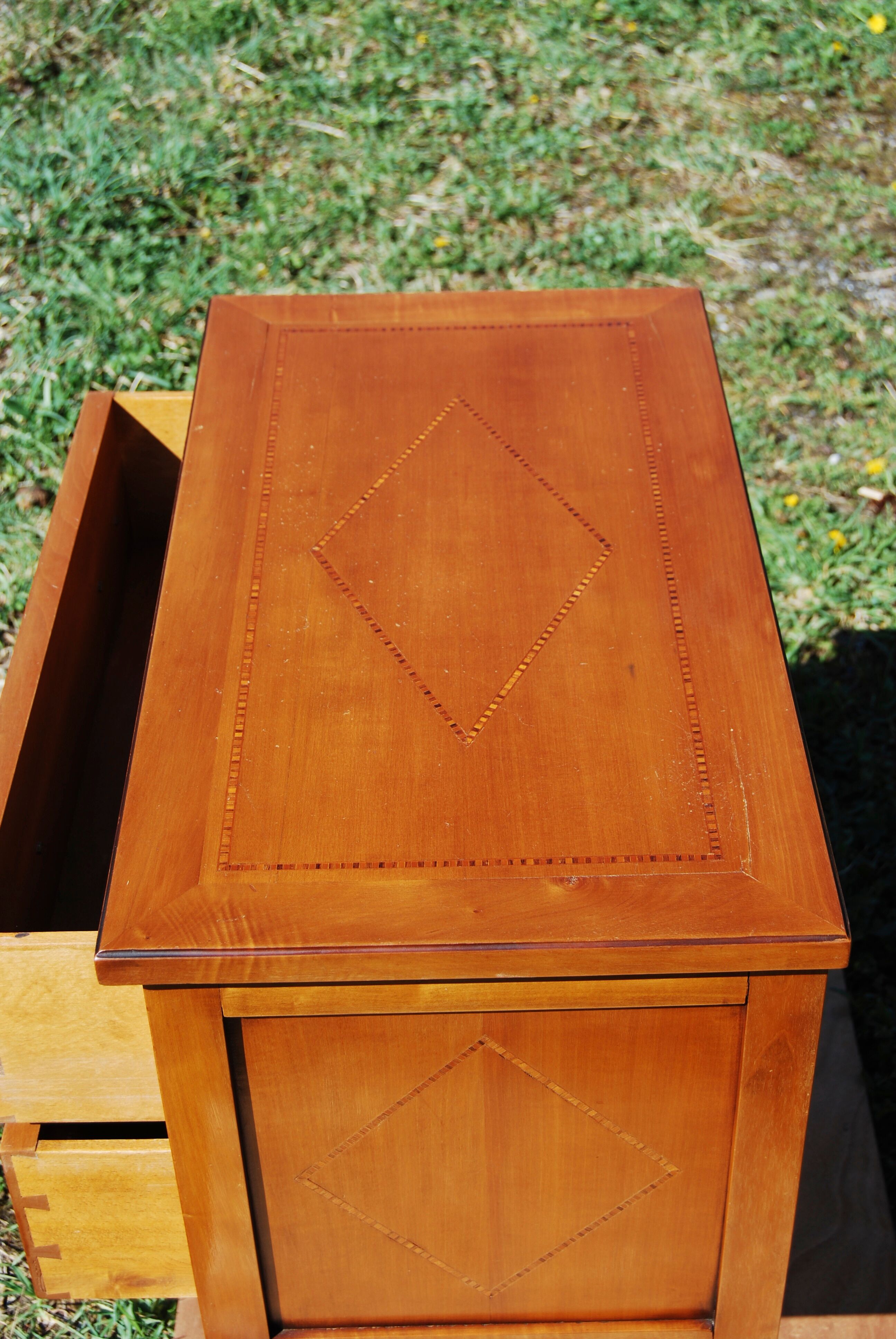 Louis XVI-style dresser with a marquetry fillet decoration