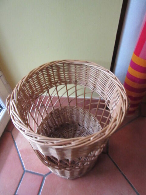 Wicker paper basket