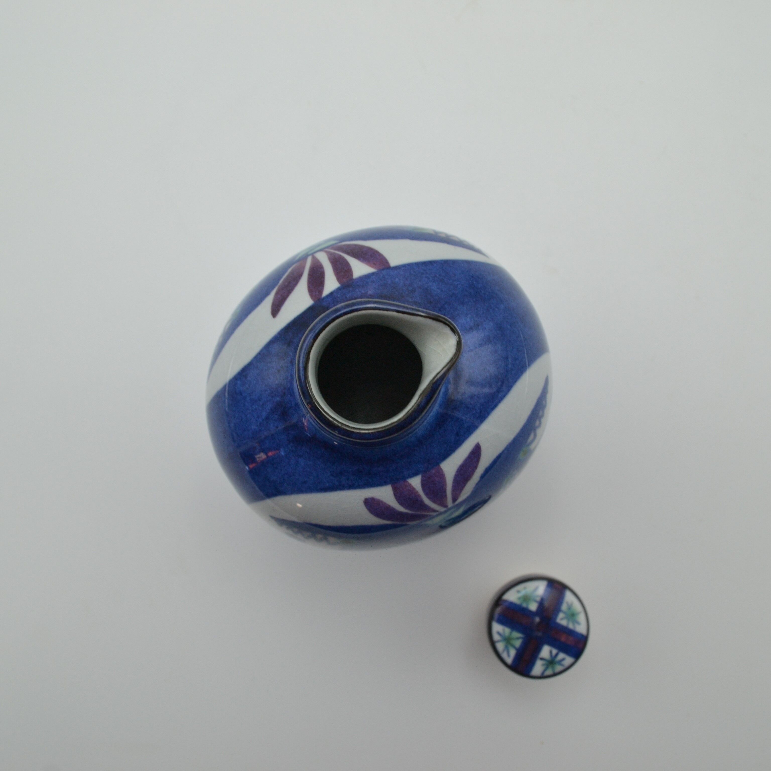 Bottle in earthenware from Marianne Johnson's Tenera series for Aluminia