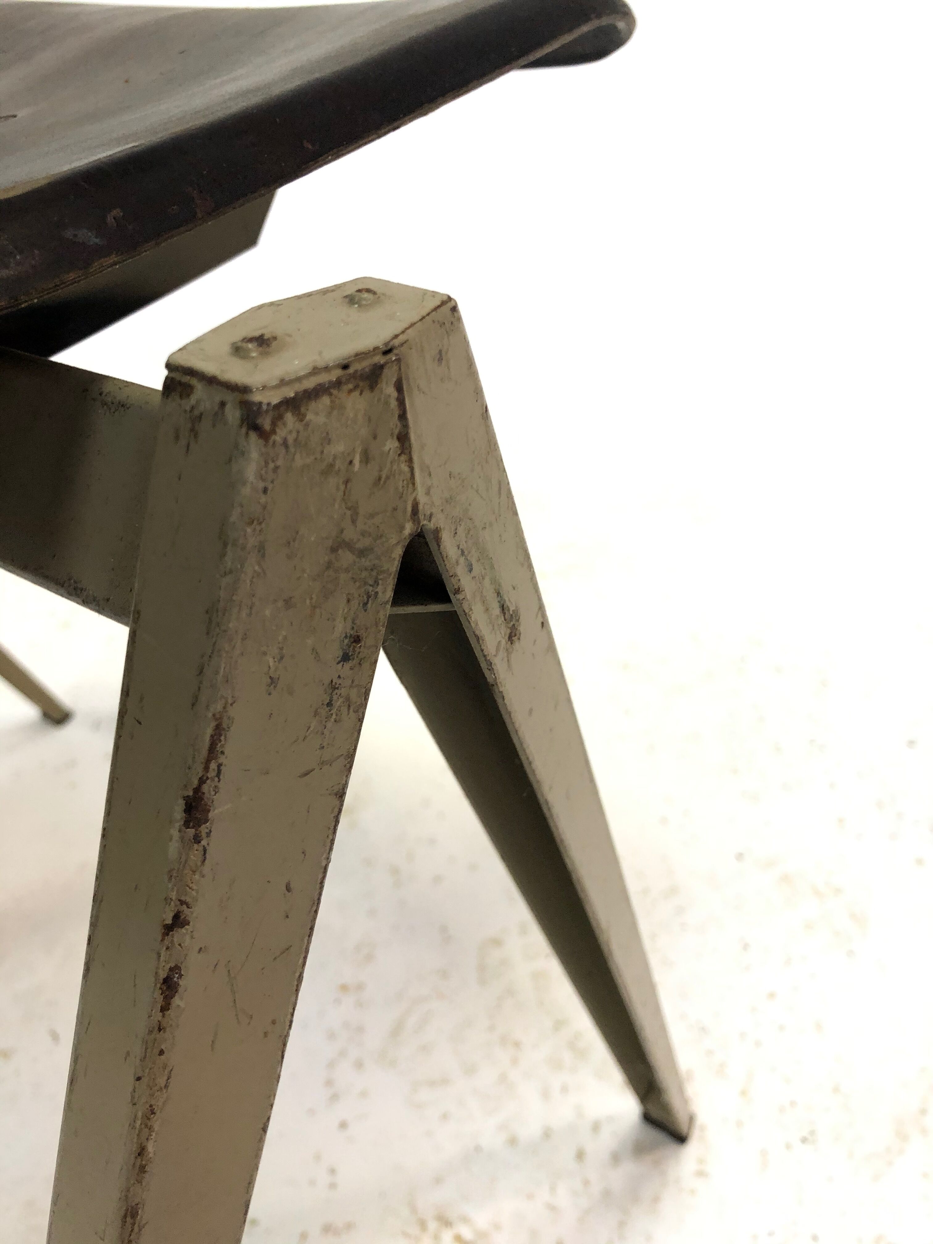 Pagholz Galvanitas S22 stackable school chairs