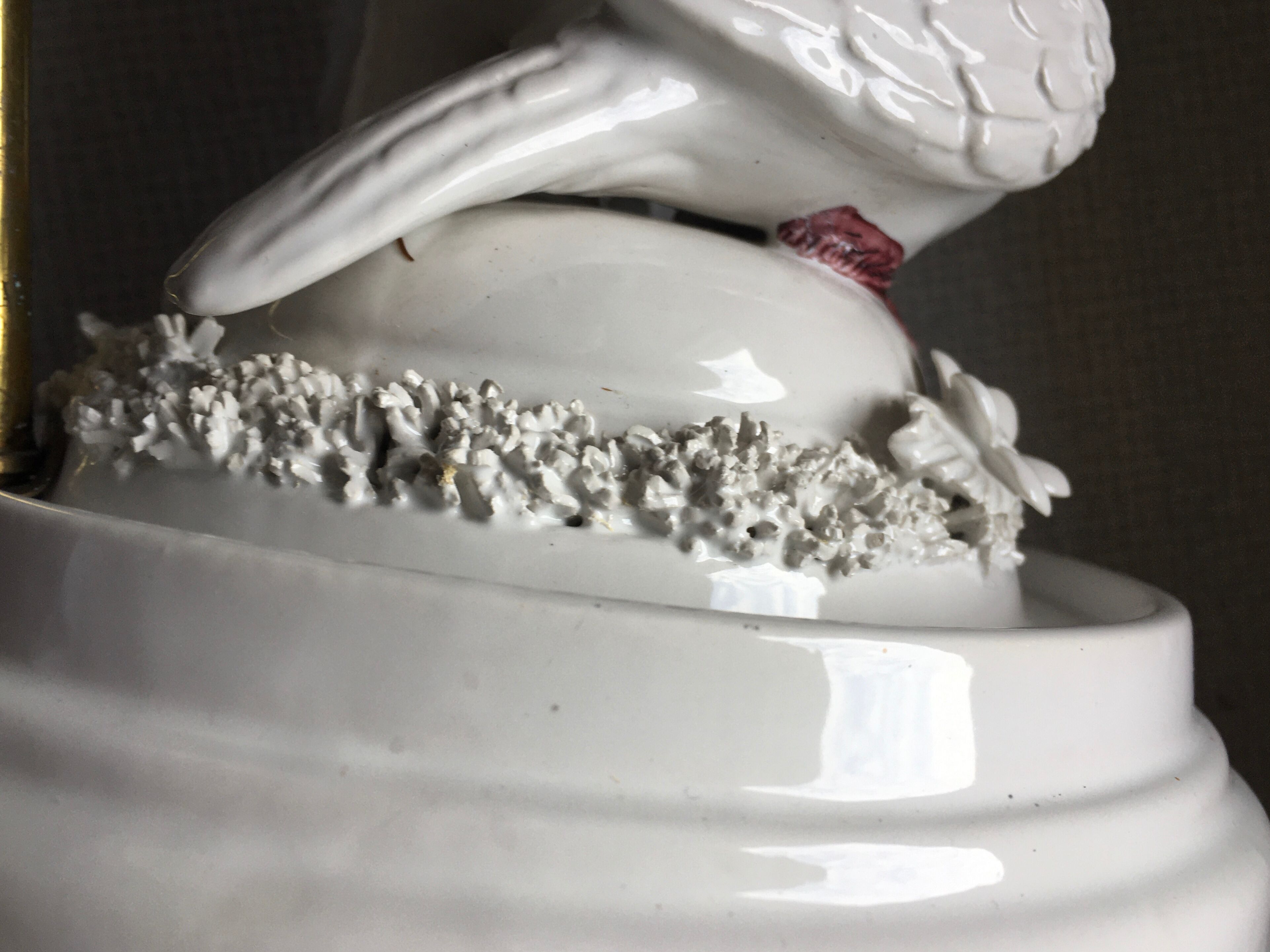 Triple white ceramic dove lamp
