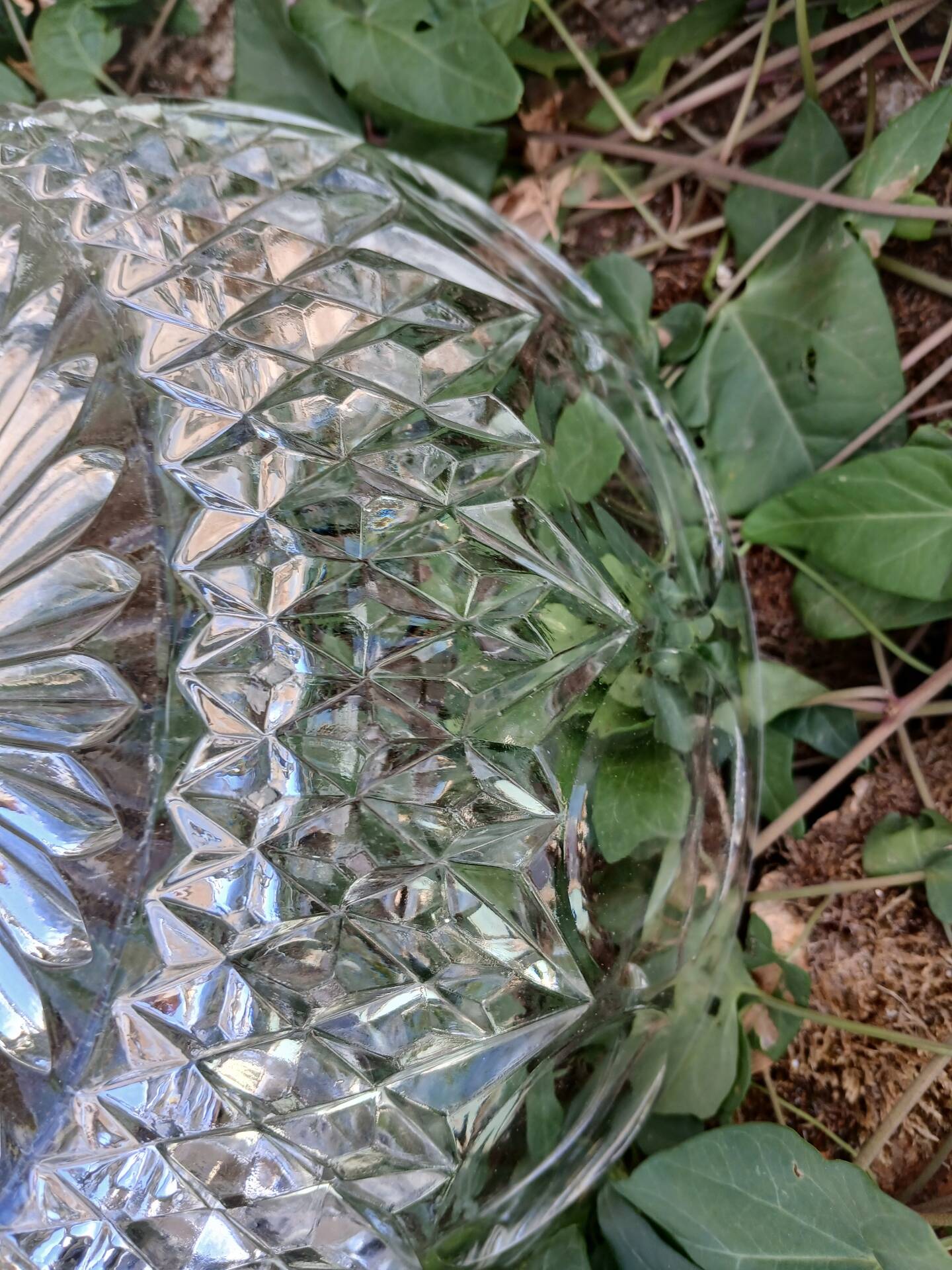Saladier vintage en verre taillé 