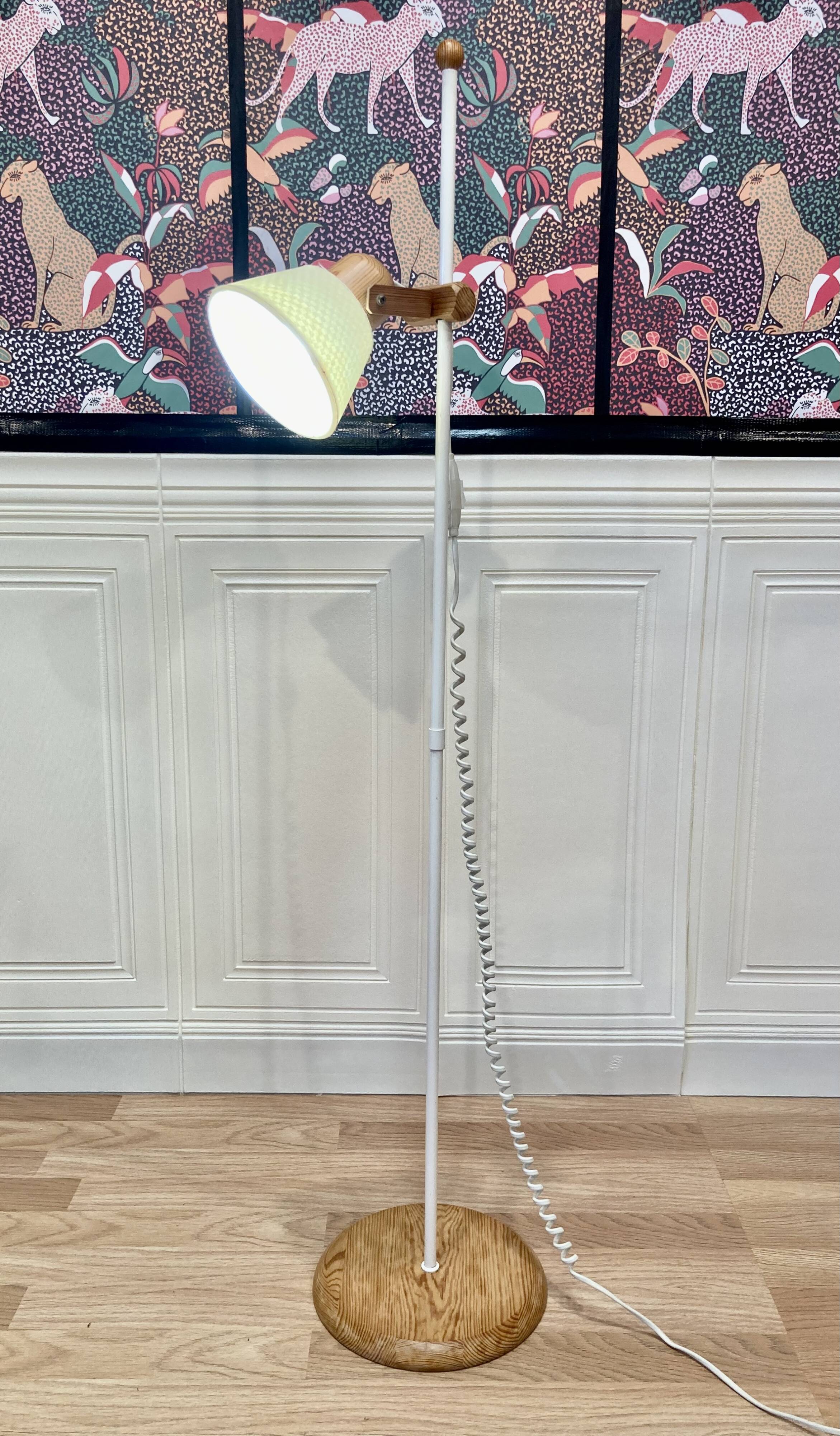 LAMPADAIRE DESIGN SCANDINAVE.