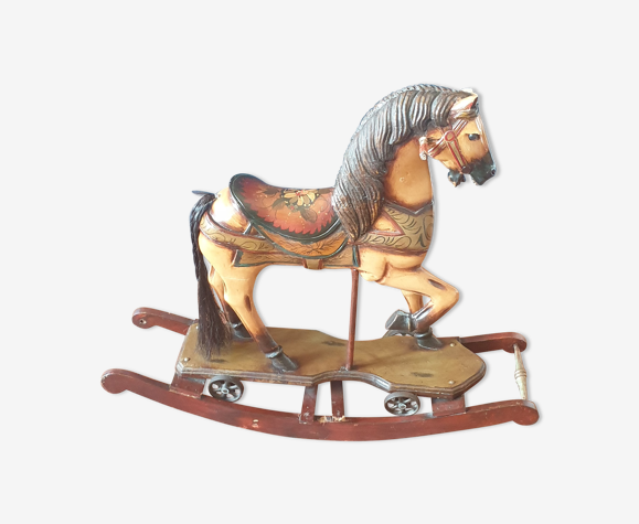 Cheval à bascule ancien
