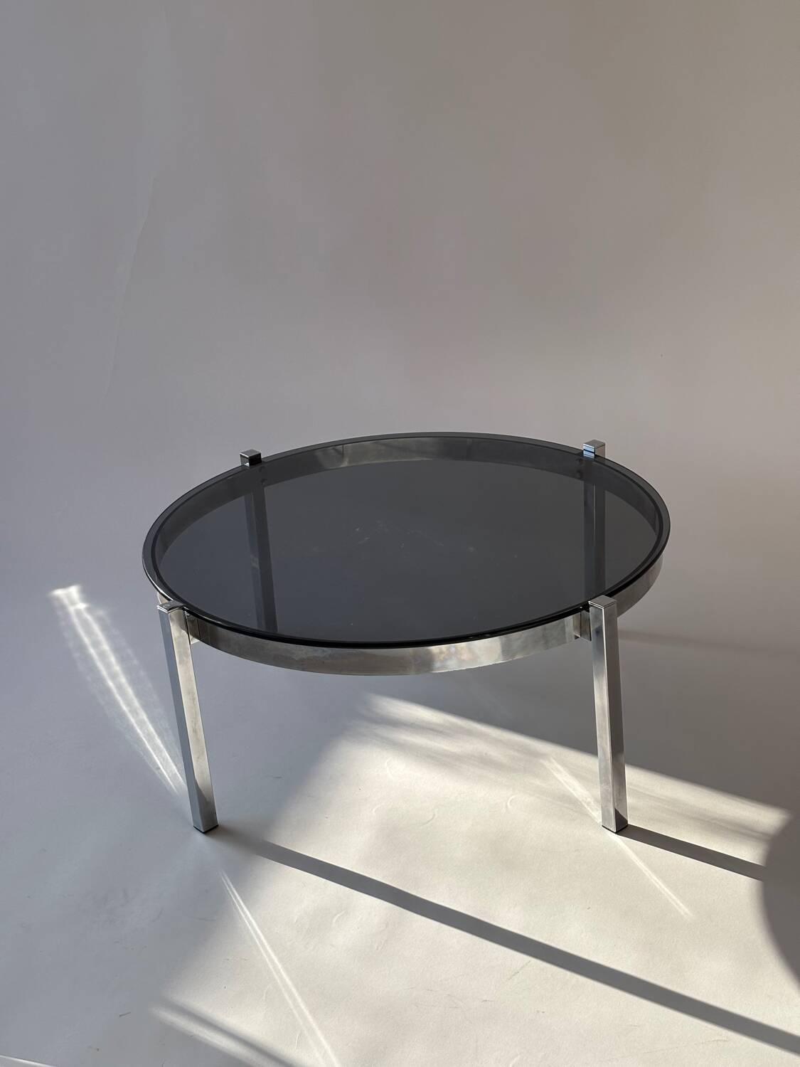 Table basse, chrome et verre fumé, 1970