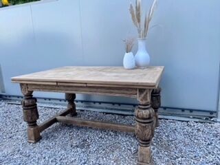 Extendable monastery table