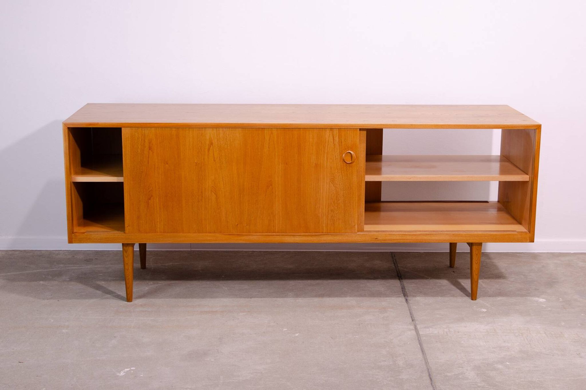 Buffet long de style scandinave double face entièrement restauré par Sedláček & Vyčítal, Tchécoslovaquie,