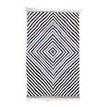 Kilim berbère marocain bleu noir et écru 2,45x1,43m