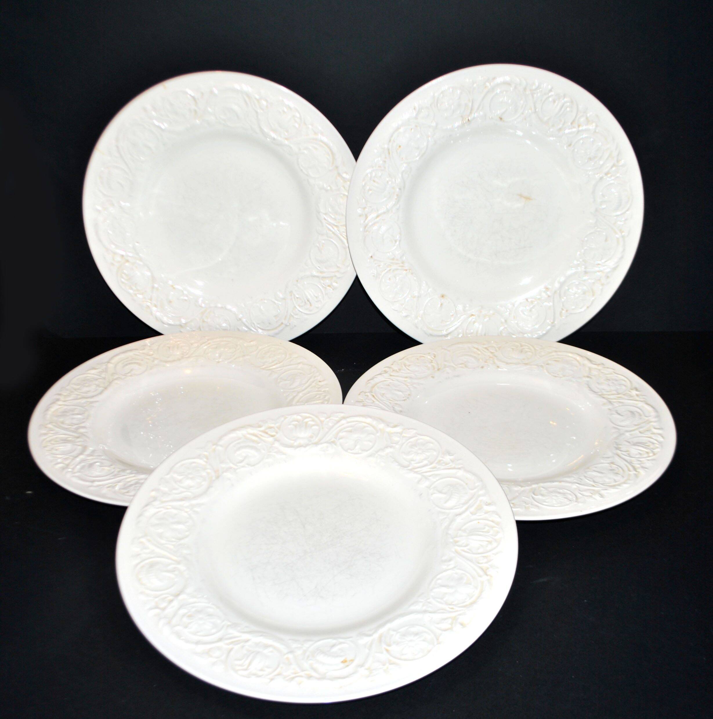 Wedgwood set of 5 Patrician garland England moulded earthenware plates 26.5 cm