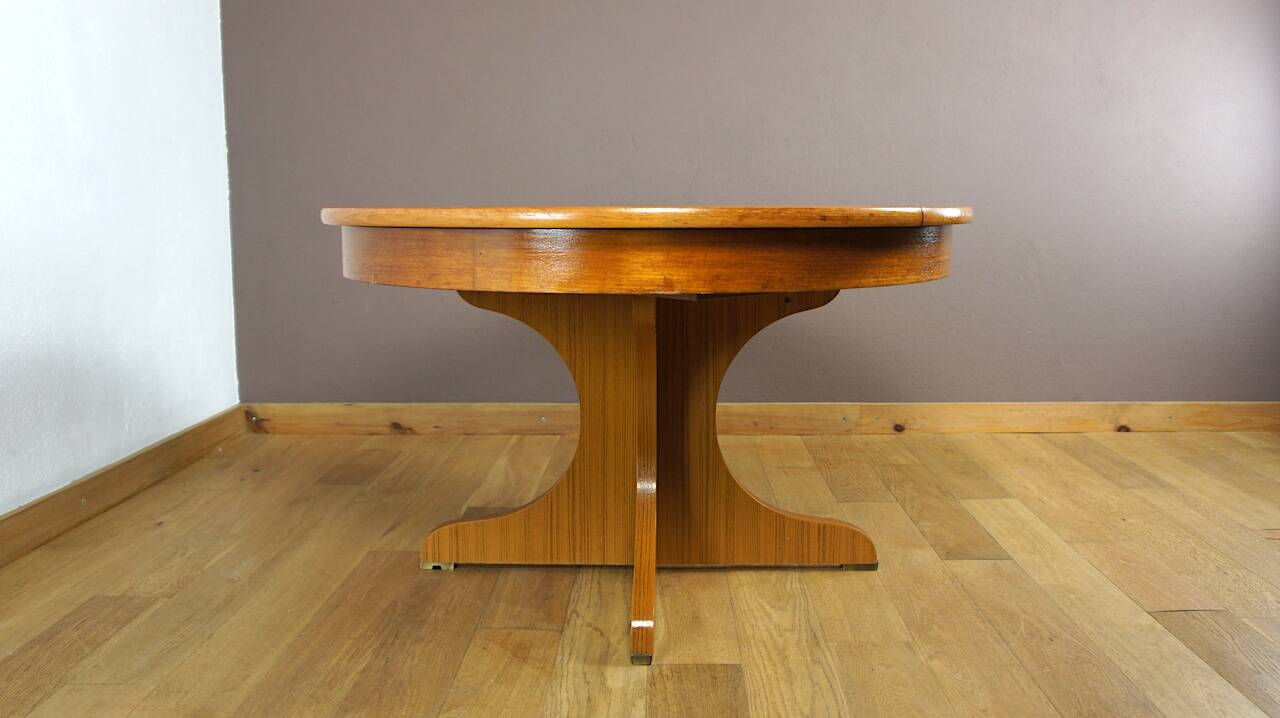 Round Dining Table & Vintage 1960 Central Base